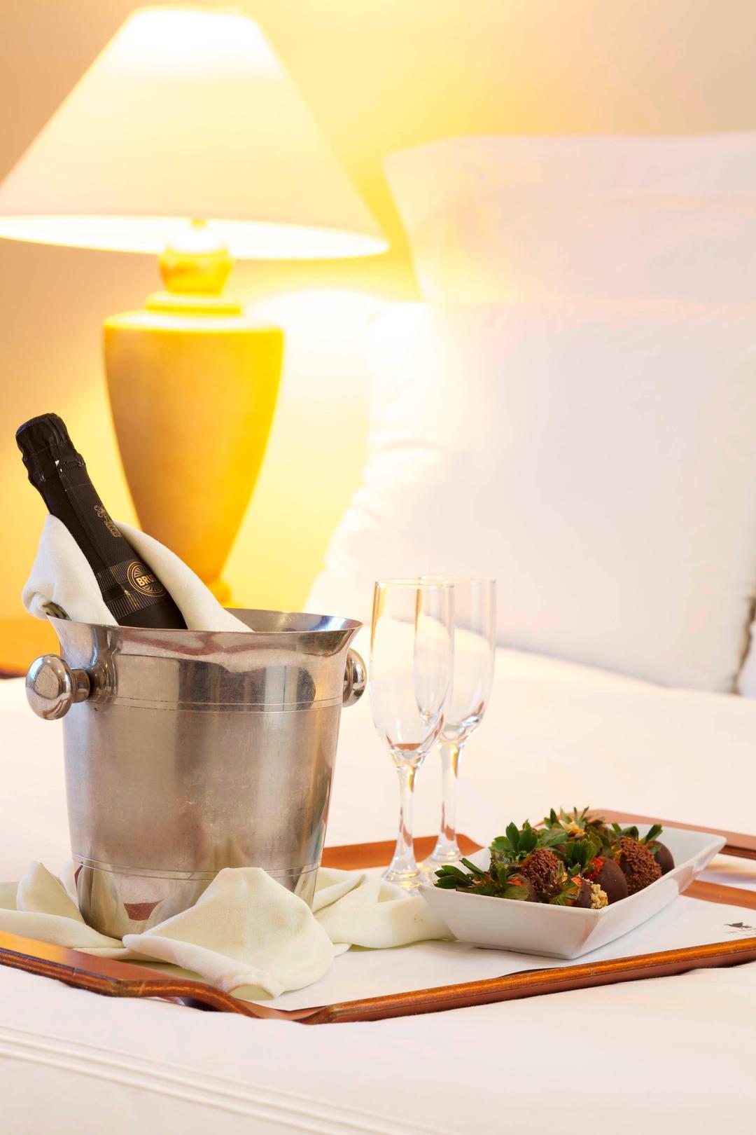 We offer a honeymoon package that includes strawberries and sparkling wine to give you the perfect way to start your honeymoon.