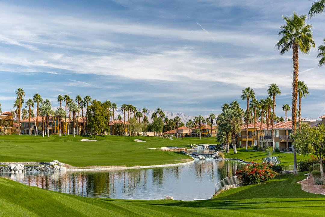 Sun seekers, golfers, shoppers and adventure lovers will feel at home here, surrounded by the glittering Palm Desert area and tucked among majestic mountains.