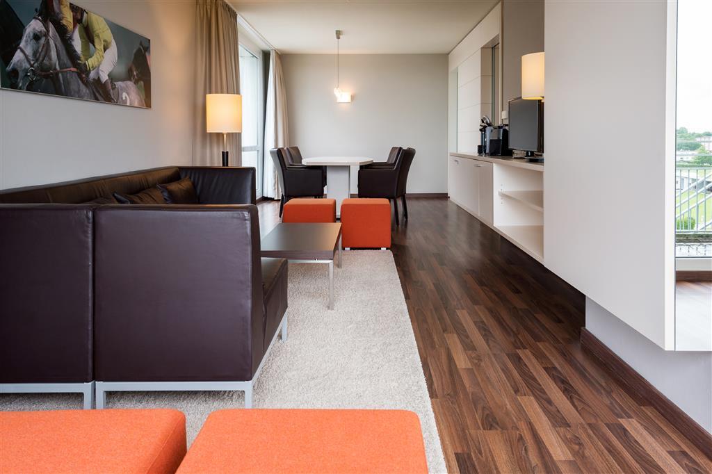 ATLANTIC Hotel Galopprennbahn guest room suite living area