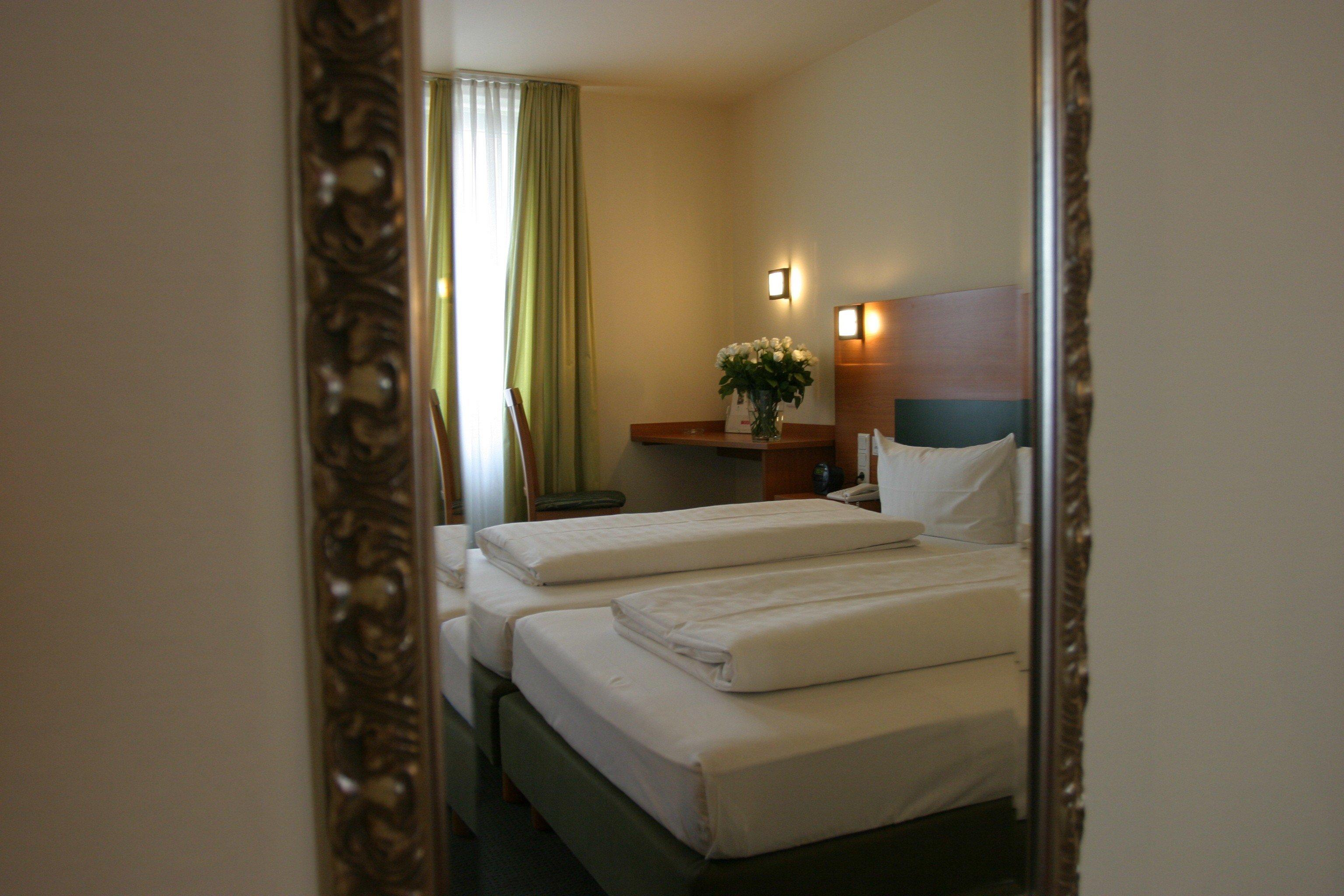 Each of our elaborate guest rooms features shower or bath, private facilities, cable-TV, clock radio, work desk, telephone with voice Mail, partly modem/data port connections, minibar, soundproof windows, windows that can be opened, hair dryer, W-LAN and safety box. The hotel was renovated in May 2011.