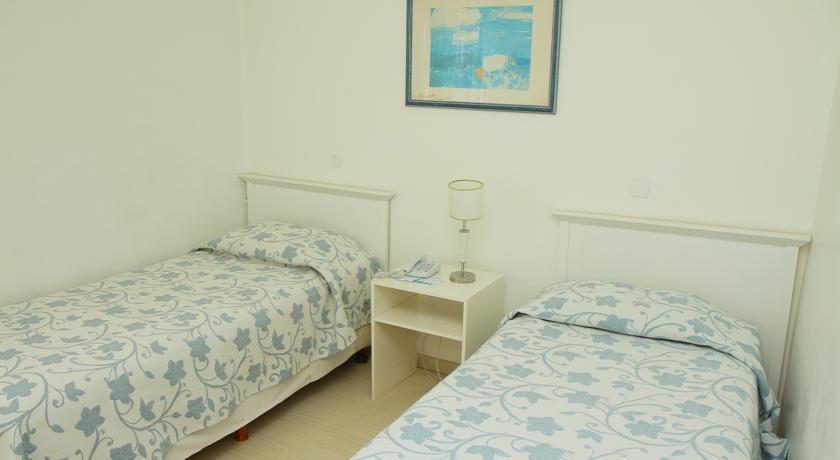 1 double sommier bed, free wifi, air conditioner, refrigerator, non smoking room, direct dial telephone, cable, flat TV screen, private bathroom with shower and bidet, exterior view, safe security box.