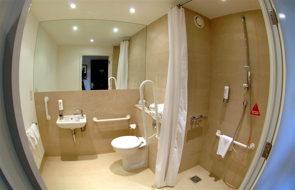 Int Access Hotel bathroom