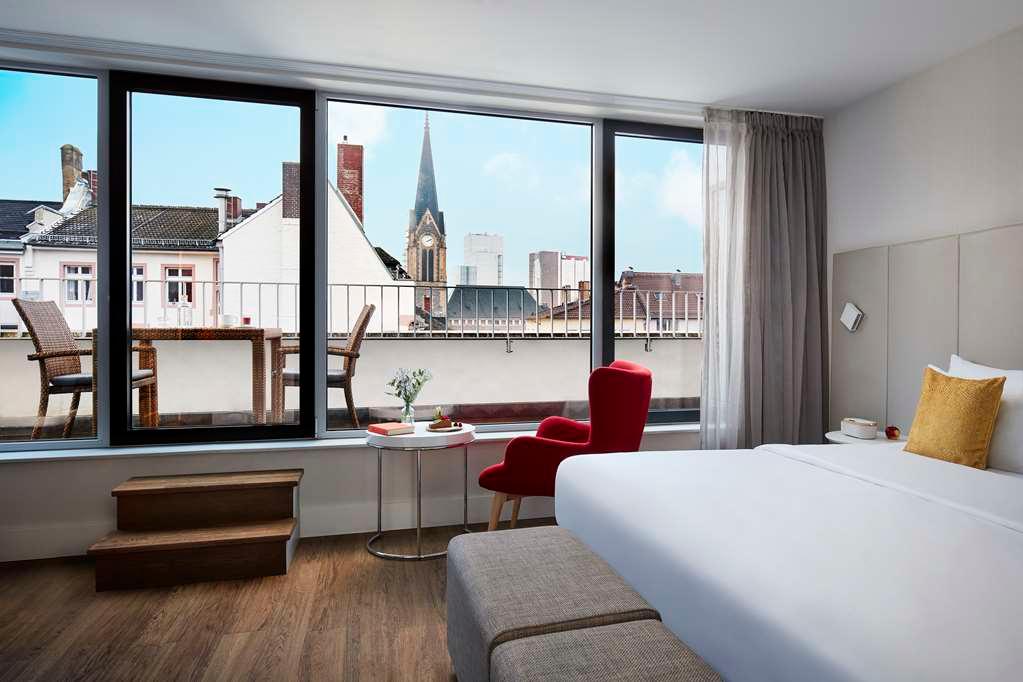 Avani Frankfurt City Hotel Guest Room Deluxe Room with Terrace