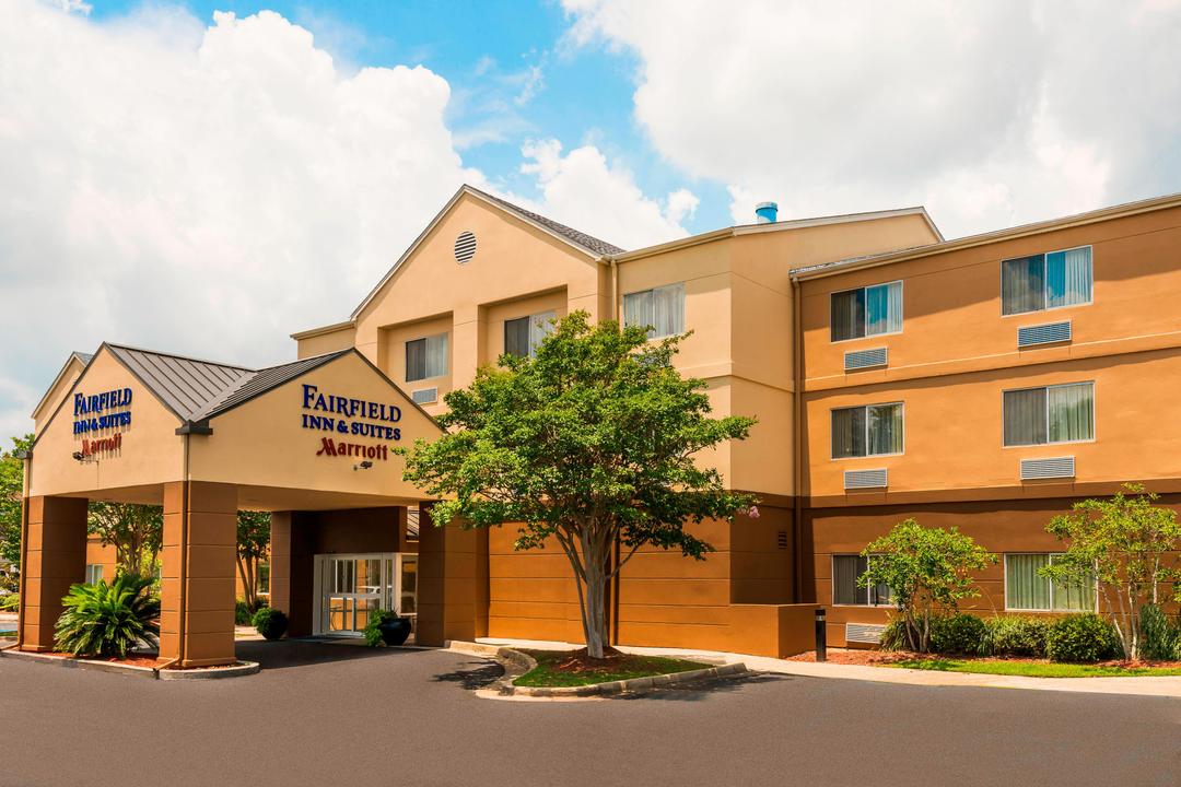 Welcome to the Fairfield Inn & Suites hotel in Mobile, Alabama! Just around the corner from University of South Alabama, two shopping malls and the SpringHill Hospital, our hotel is nestled in one of the most convenient areas of Mobile.
