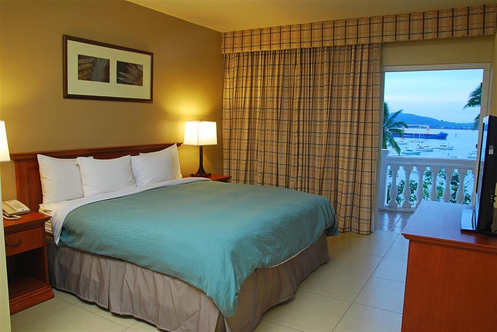 1 Bedroom Suite-King Bed-Ocean View