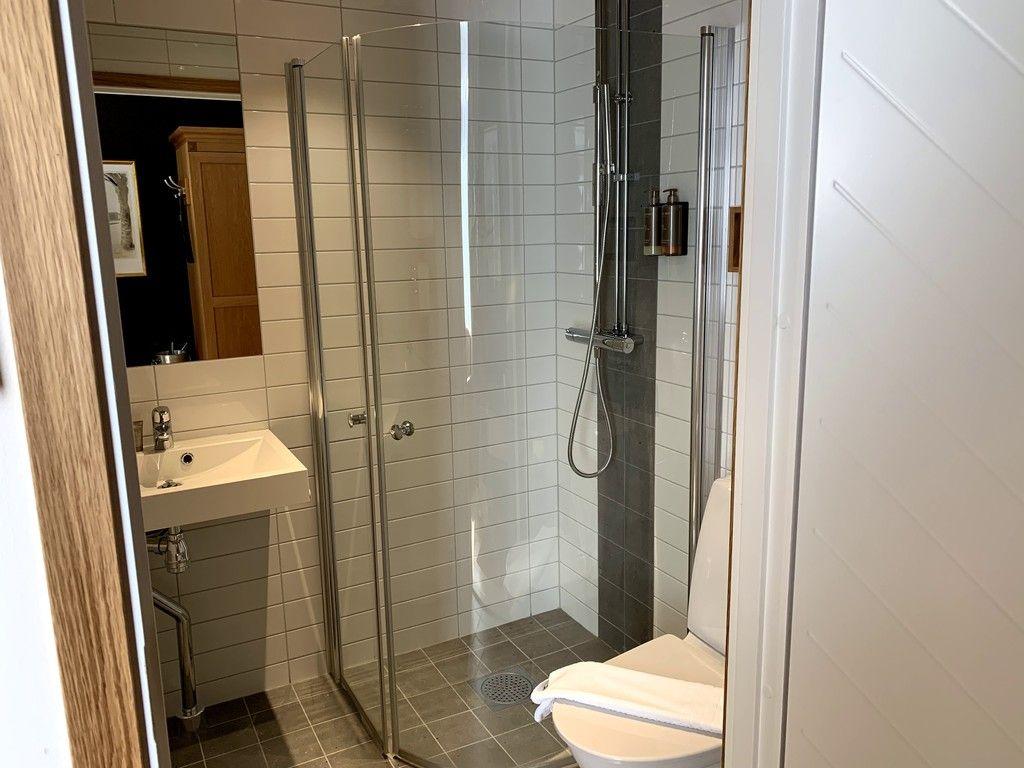 Standard Queenroom, Nice double room with bathroom, shower, ironer, iron board and hairdryer in all our rooms. Breakfast, WiFi and parking is included.