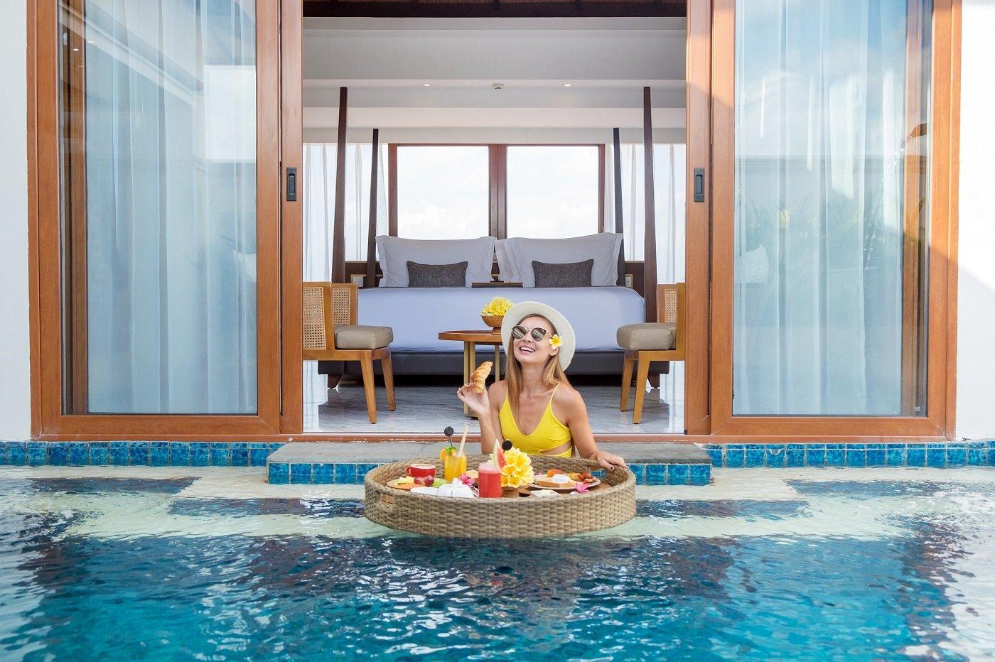 The Bandha Hotel Floating Breakfast At Royal Suite
