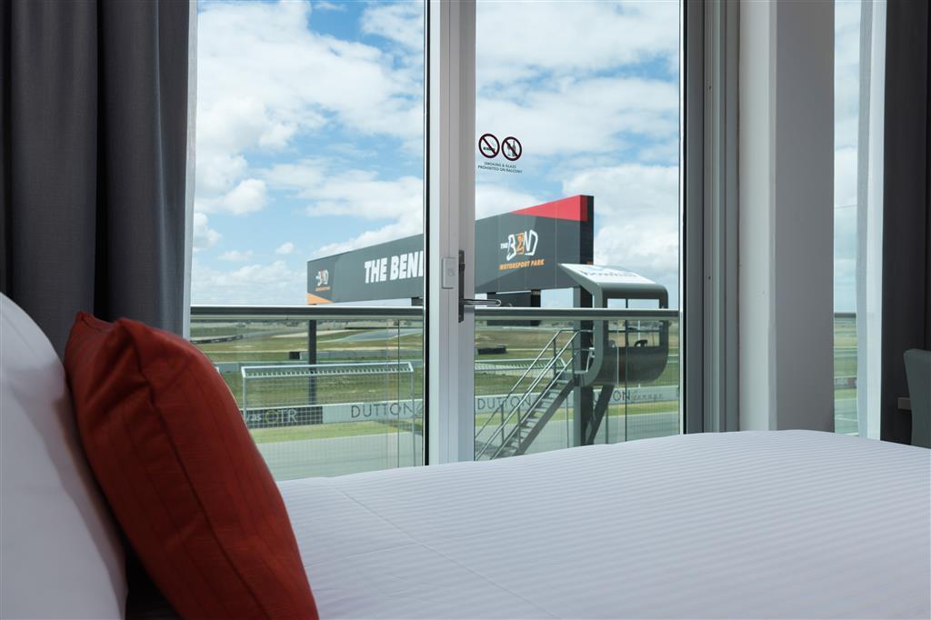 Rydges Pit Lane Executive Track View King Suite