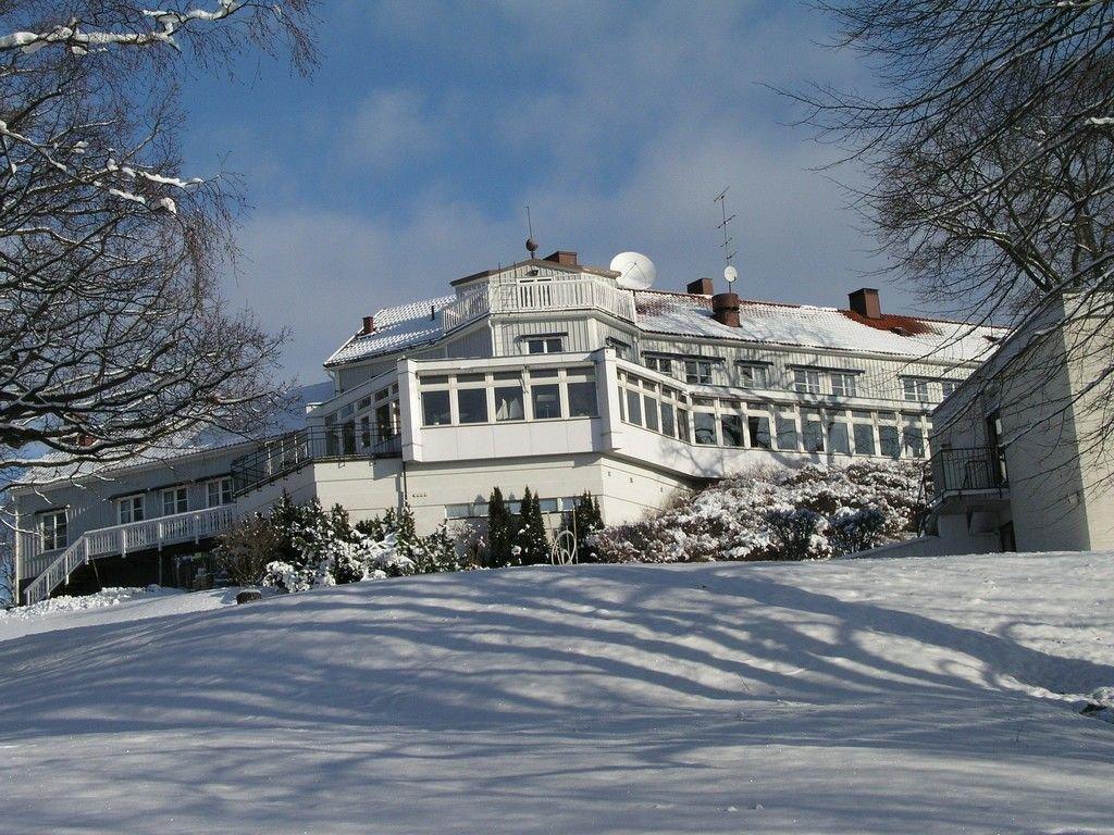 Villa Lovik winter exterior