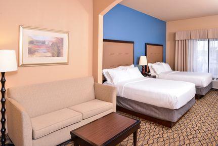If you’re looking for extra space book our 2 Queen Beds Suite.