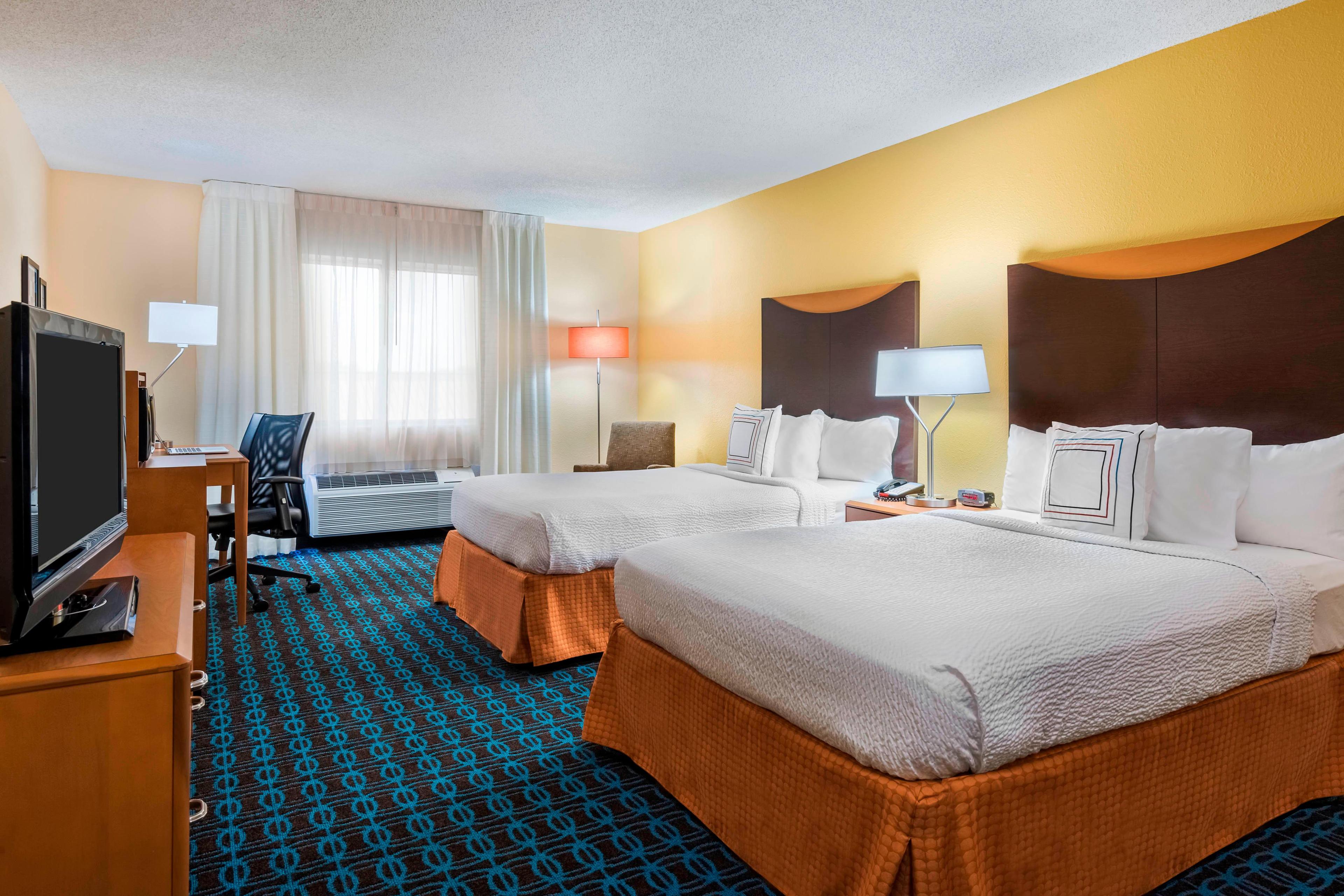 Traveling with family? Try our spacious double/double guest rooms with two comfy queen-size beds, a large desk and ergonomic chair for comfort, high-speed wireless Internet access and plenty of room for the family to stretch out, relax and enjoy their stay in Mobile.