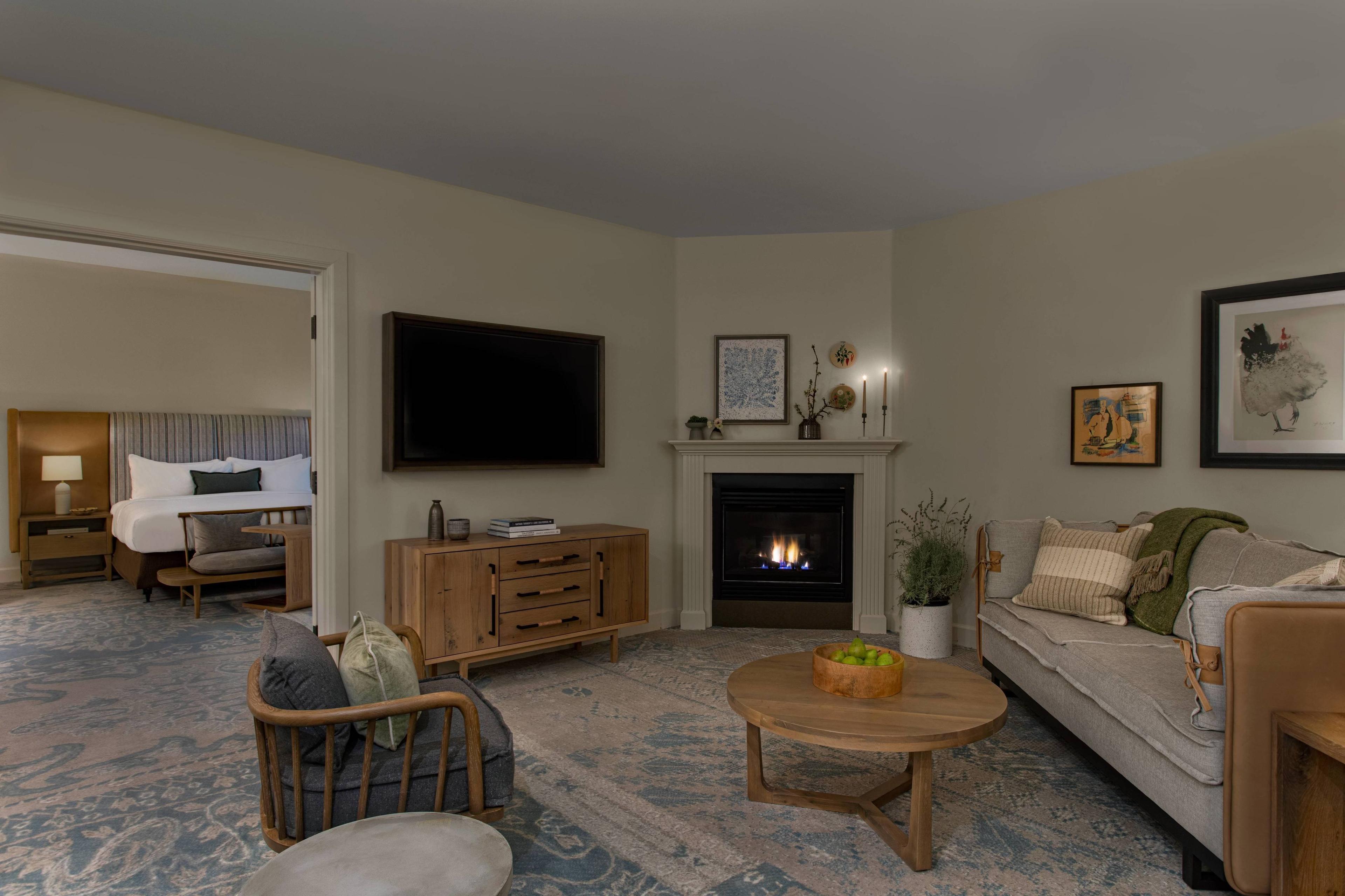 Located in the main building, our lodge premier suites feature an elegant, expansive bedroom and a stylish living room with a fireplace, wet bar, and sofa bed.