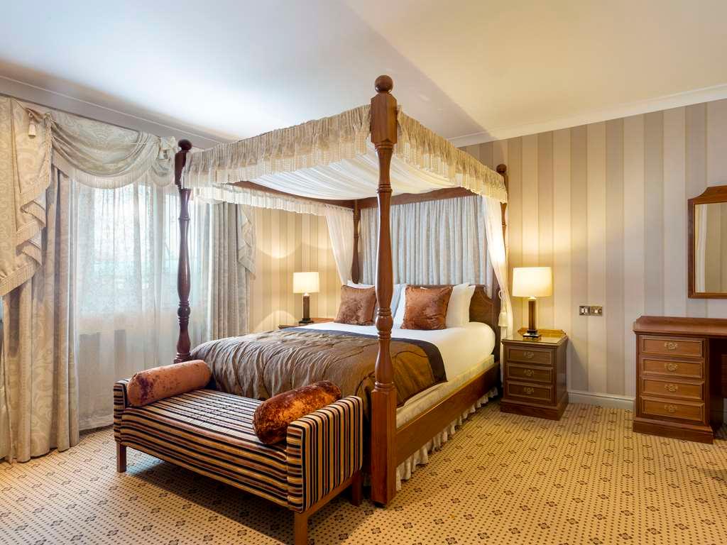 Forest Pines Hotel Brigg bedroom Yarnborough suite