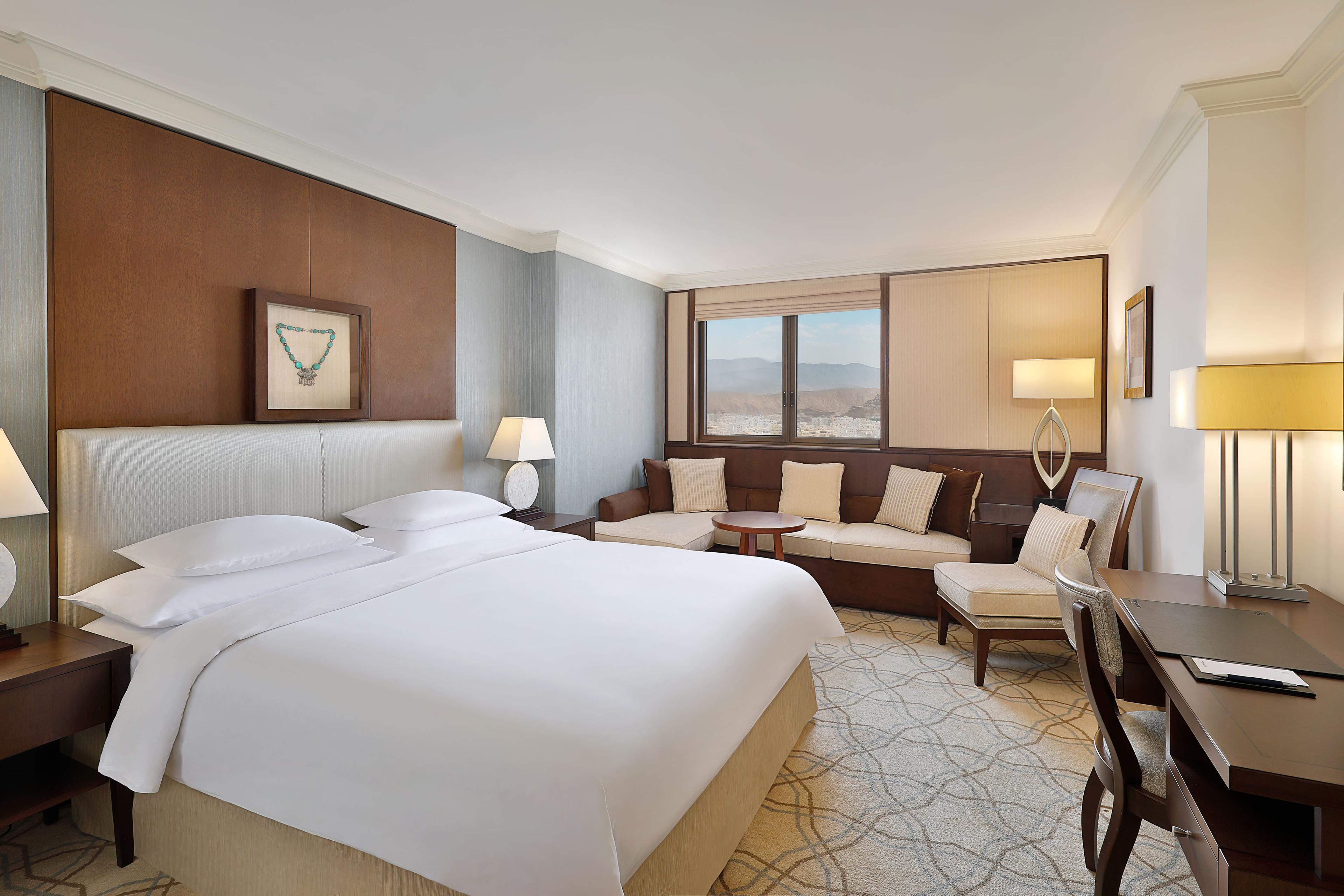 Our 36-square-meter Deluxe Club Room will envelop you in luxury and comfort, while also offering access to our 5-star Sheraton Club.
