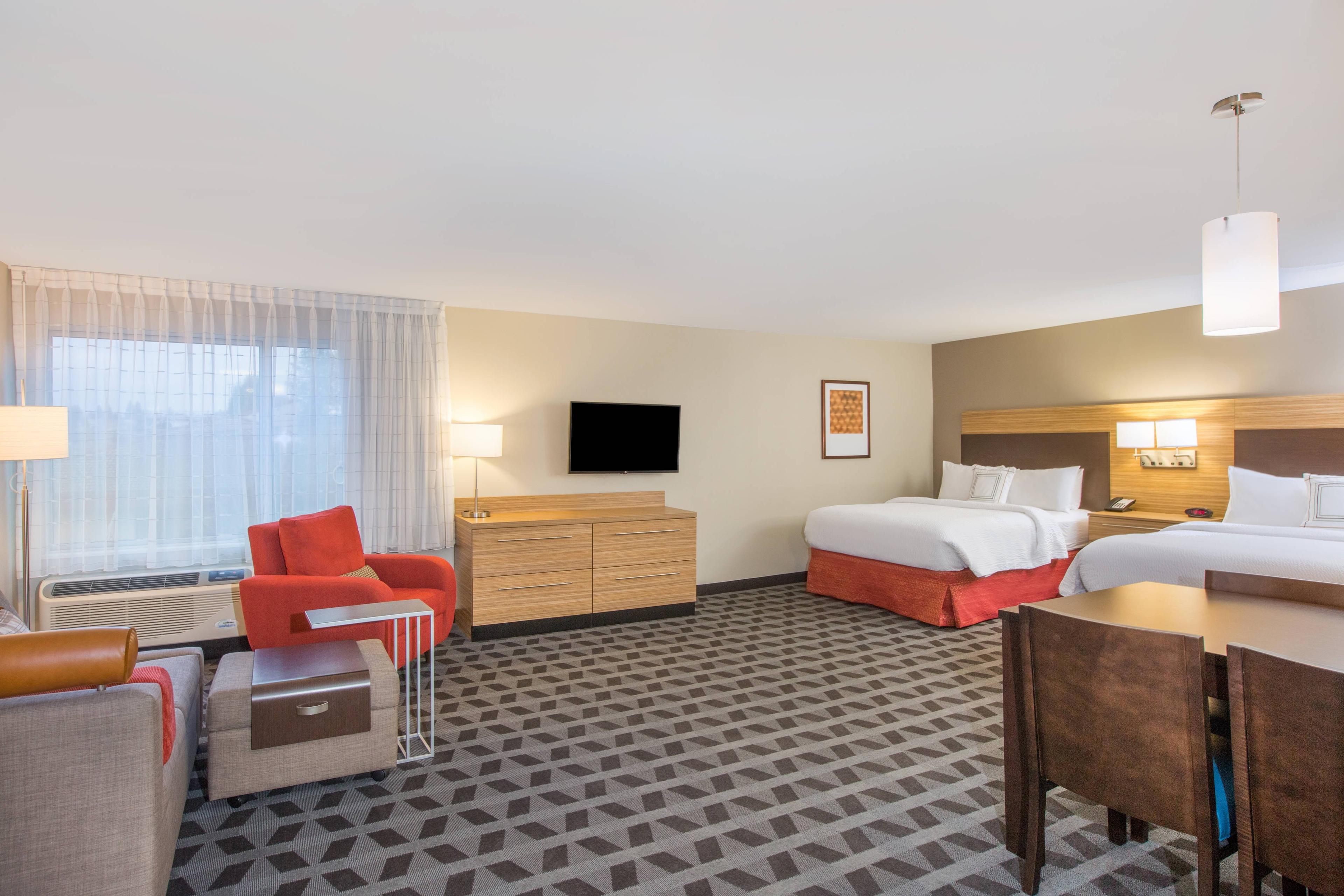 Our spacious Queen/Queen Studio Suite includes perfect amenities for longer stays. With a full kitchenette, four person table top, high definition TV, iron, coffee maker and much more!
