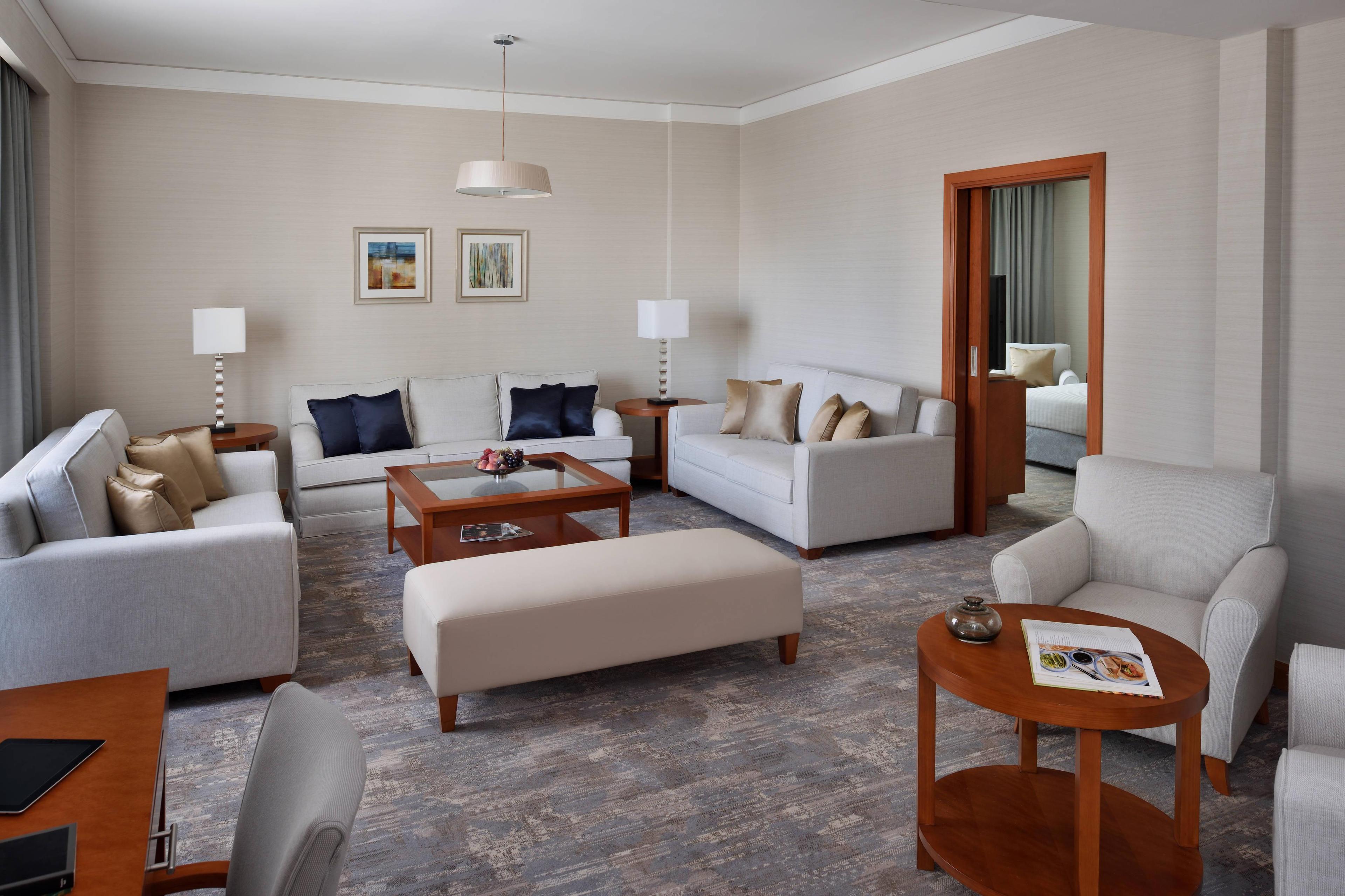 All Executive Suites feature a spacious living room, a private bedroom equipped with 55-inch LCD TVs, luxury bedding, separate bath tub and shower. Free wireless high-speed Internet access is available. Guests have access to the Executive Lounge.