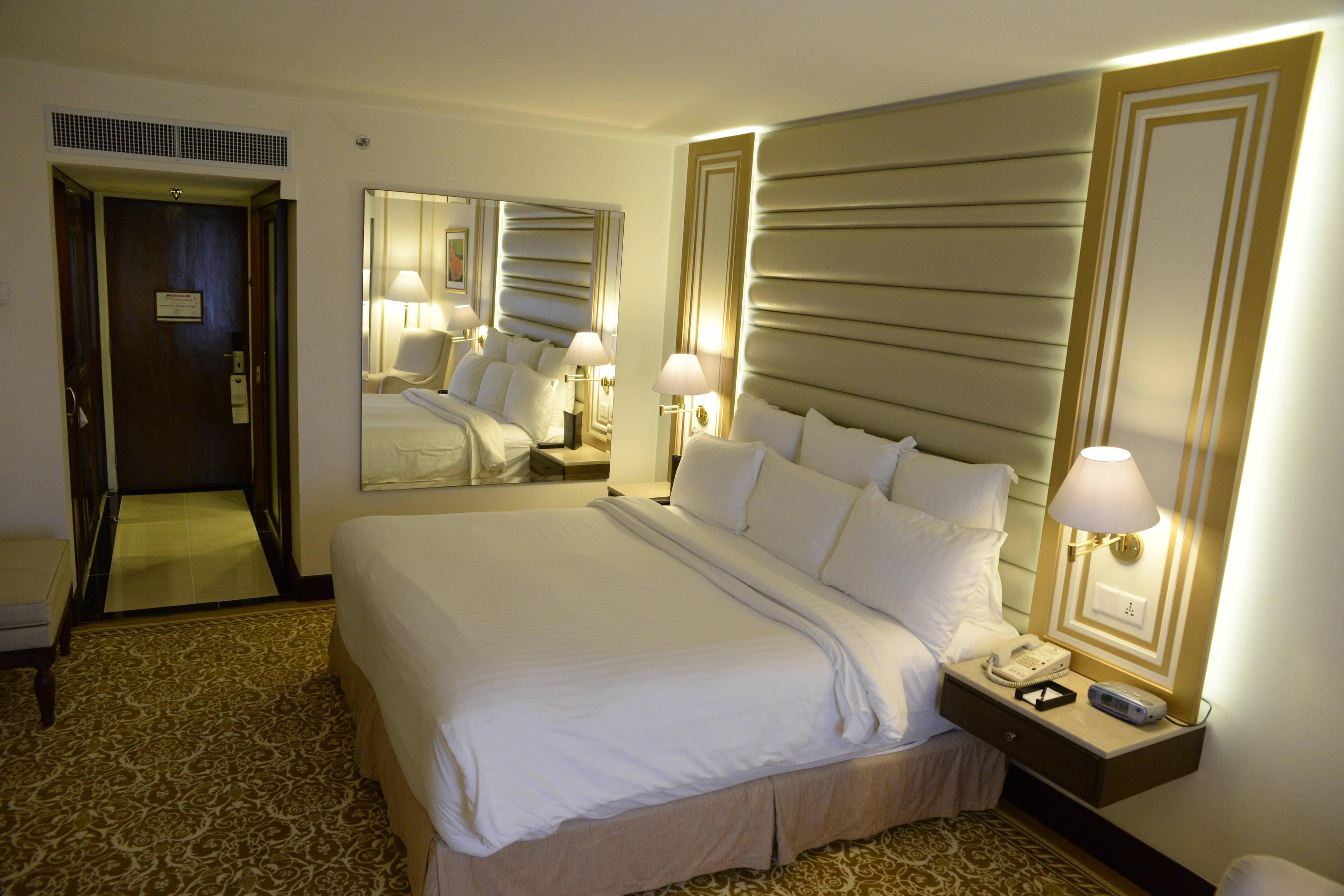 Our deluxe king guest rooms are newly renovated spacious rooms with a working desk and LED screen to cater to all the entertaining needs of our guest.