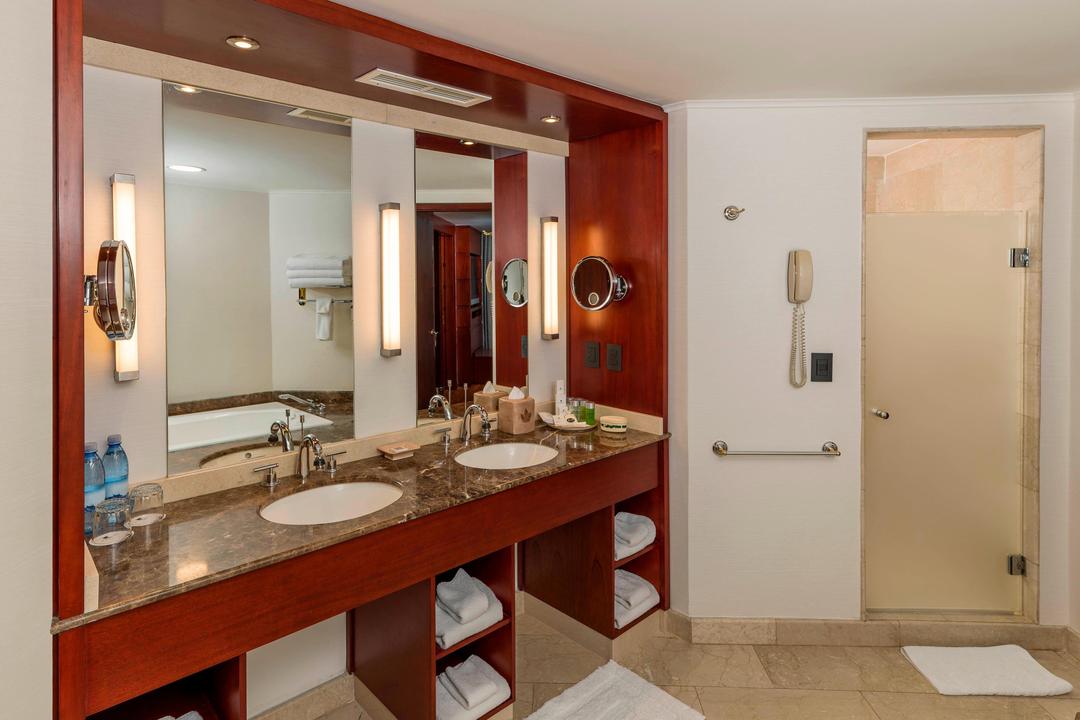 Our spacious bathrooms boast double vanities, Italian marble accents and complimentary bath products for your flawless morning and night routines.