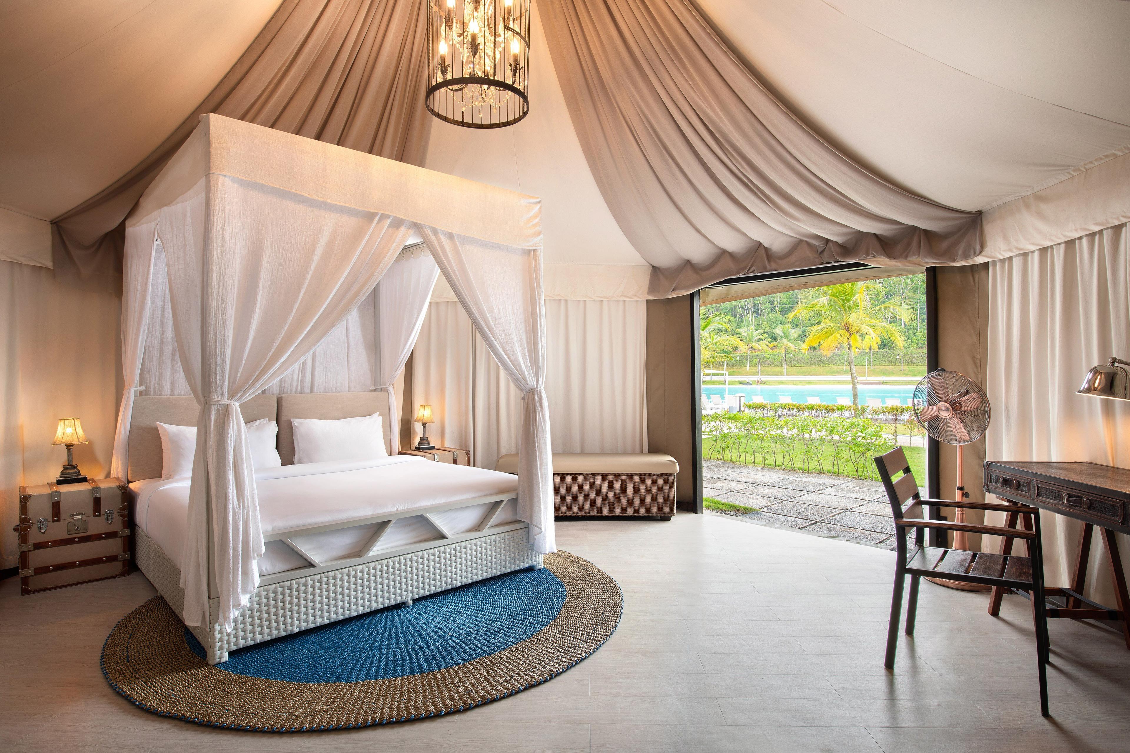 Lagoon View Deluxe Tent is over 40 square meters and offer a spectacular view of the crystal blue water. With an outdoor whirlpool in front of the tent, great for those with a bold and indie spirits.