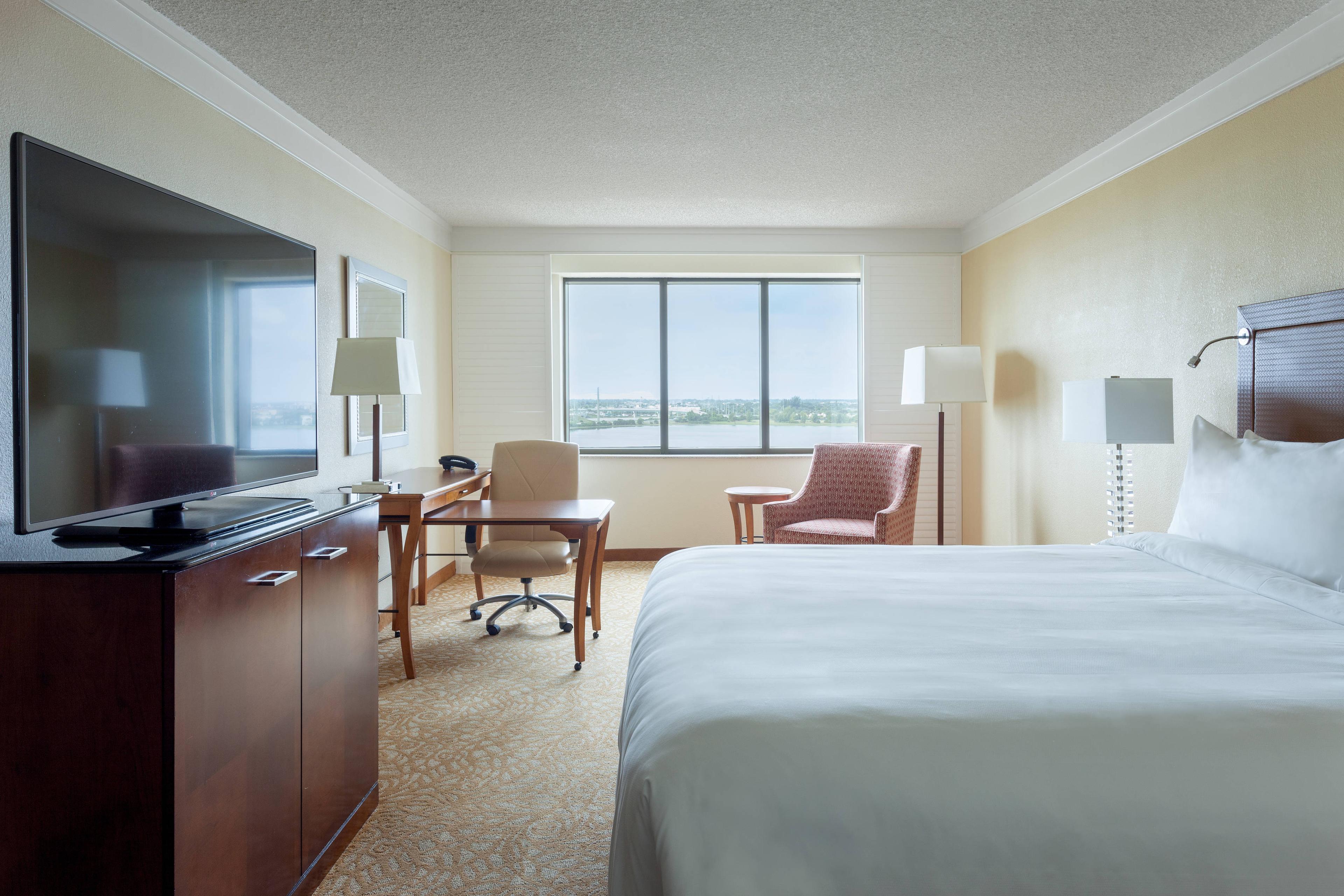 Stretch out and enjoy yourself on our plush king beds. Water View guest rooms add an extra touch of elegance.