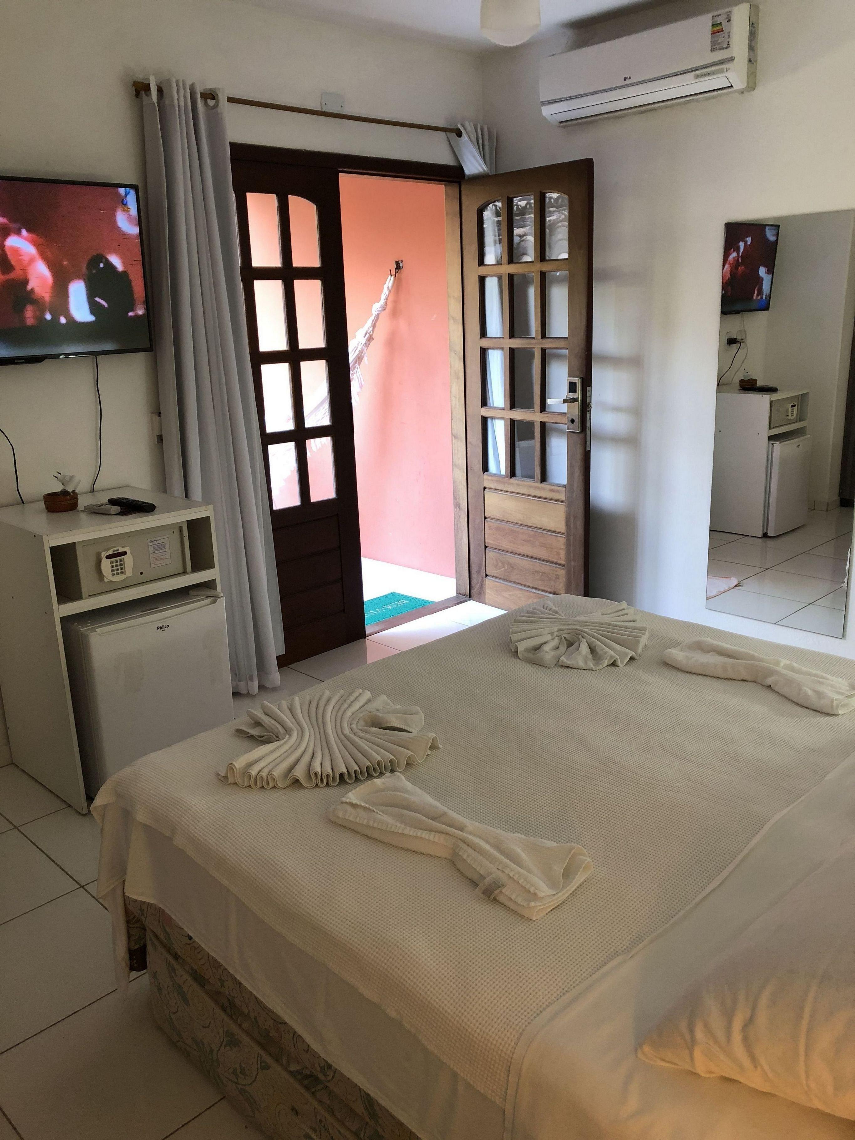 Suite with balcony, double bed, airco, t.v., telephone, wifi