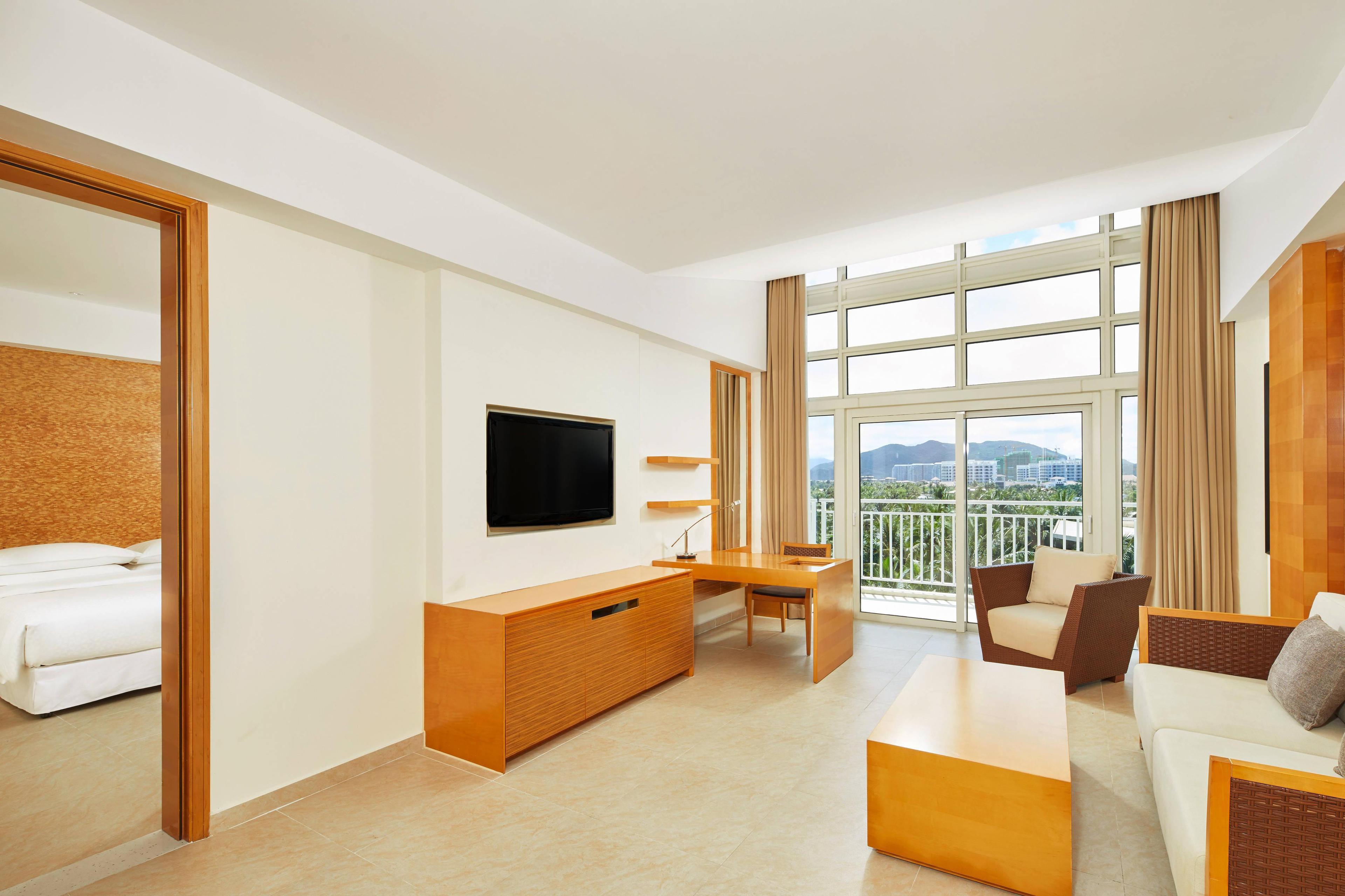84 sqm suite, one living room and one bedroom, overlooking the South China Sea, located on floors 5 and 6.