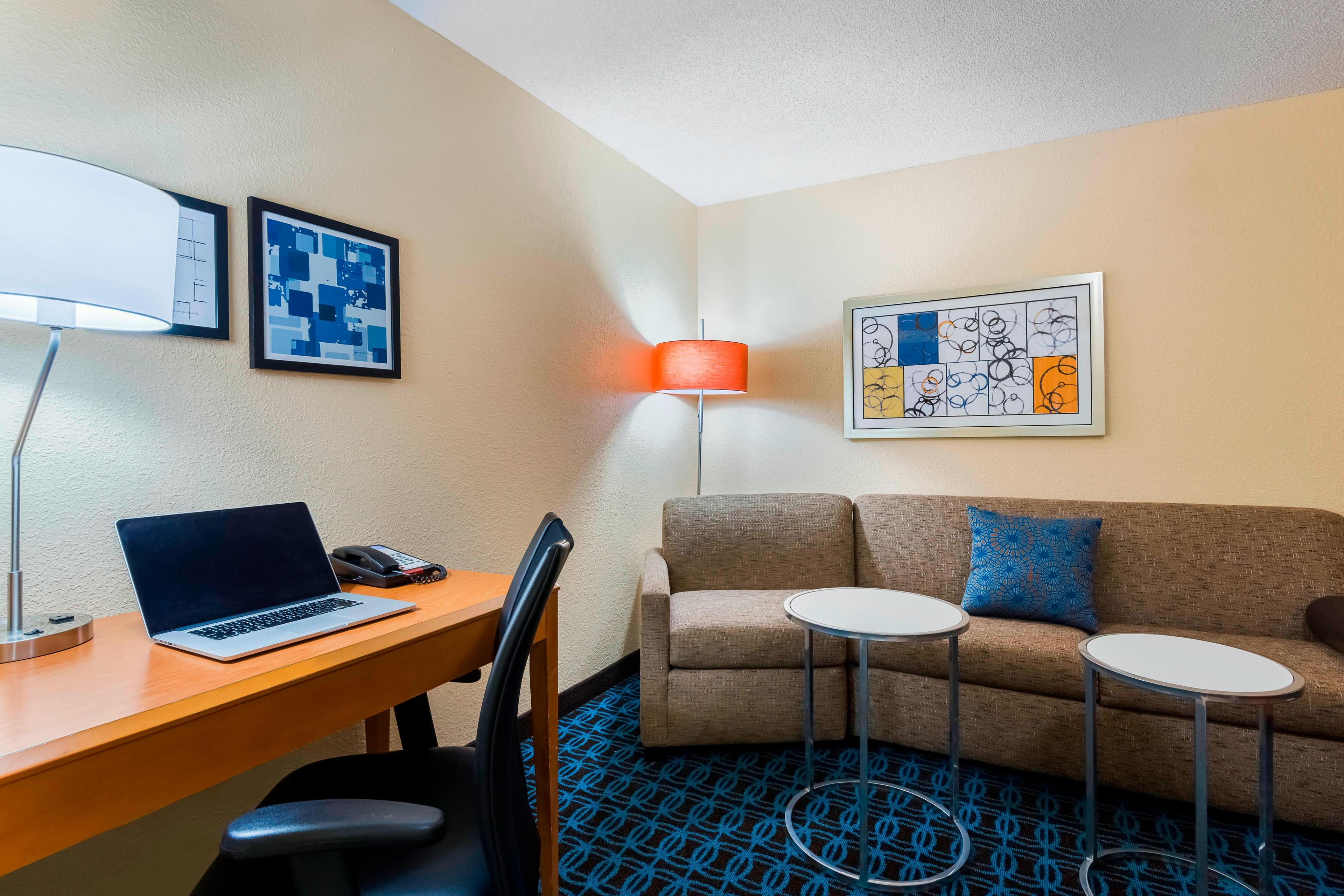 Full-featured and built for productivity, our King Studio Suites are perfect for business and leisure travel to the Mobile area.