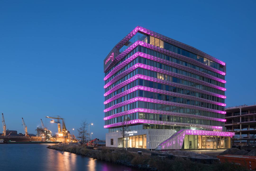 With its high-style and tech-savvy design, Moxy Amsterdam Houthavens is a hip design hotel in the Netherlands. Situated on Amsterdam's main port, our dockside location is near downtown's city center.