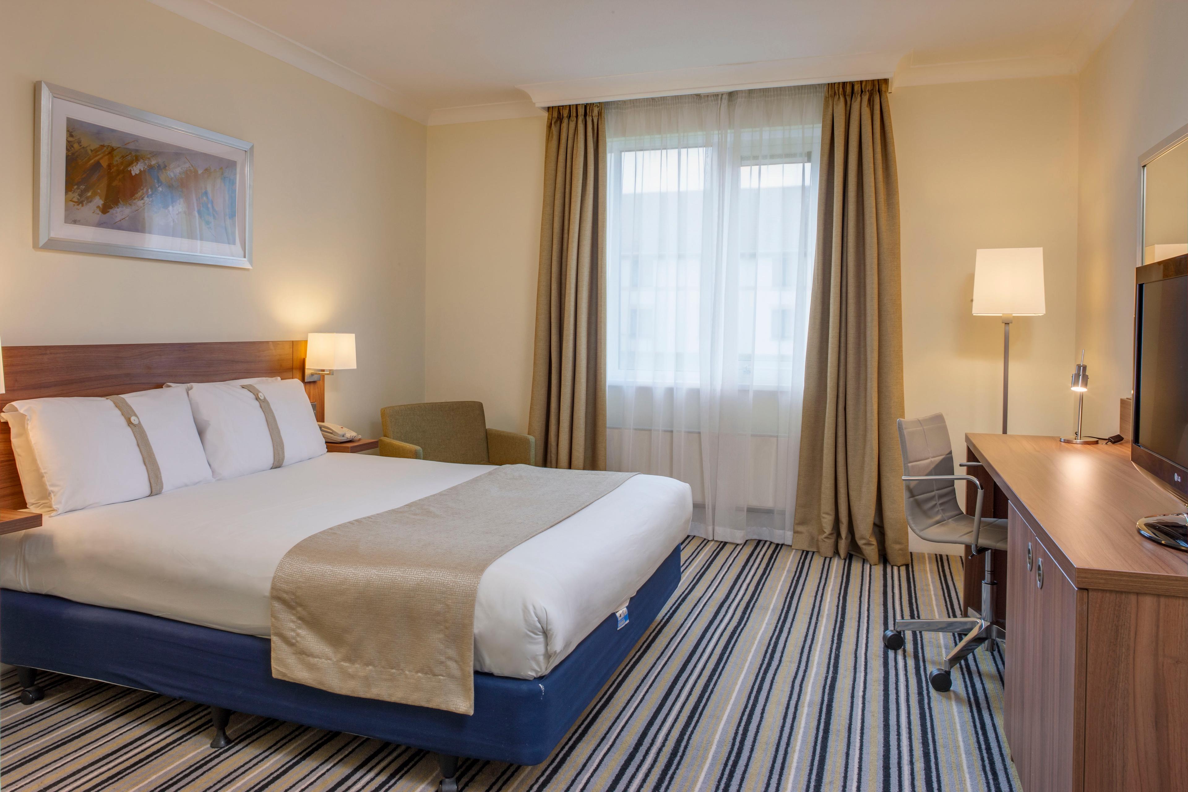 Enjoy your stay in our relaxing, comfortable Guest Room