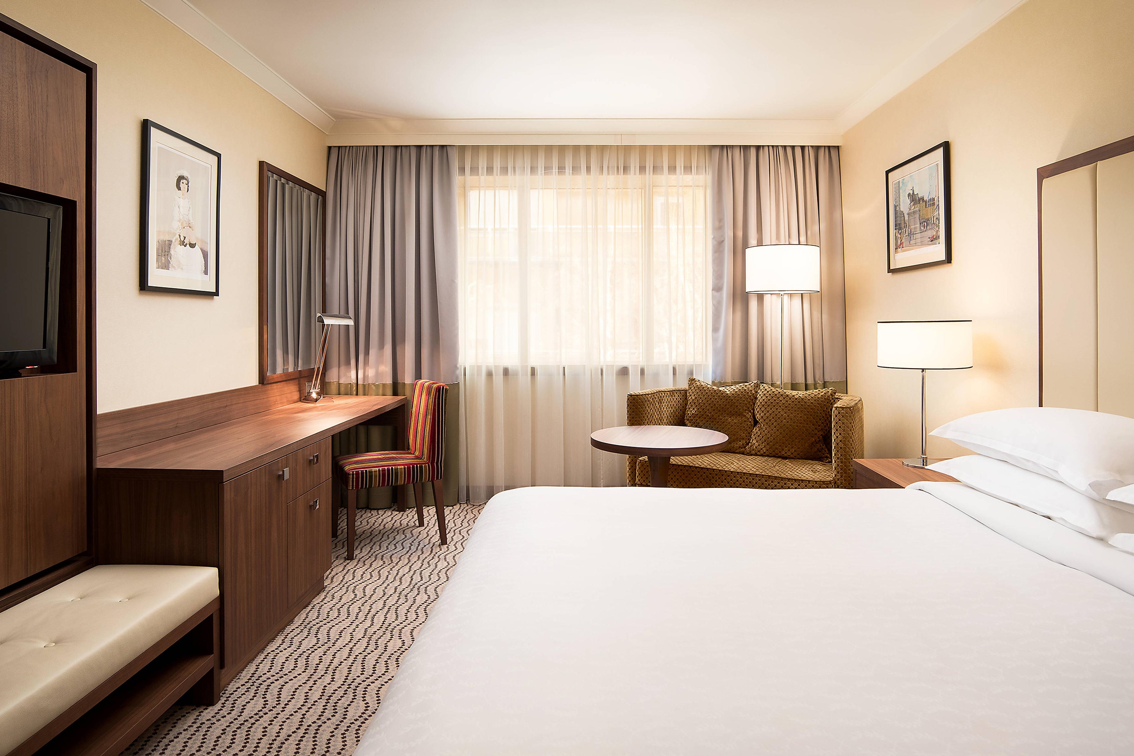 Enjoy the spacious accommodations in our Deluxe rooms, featuring King size beds with Sheraton Signature bed.