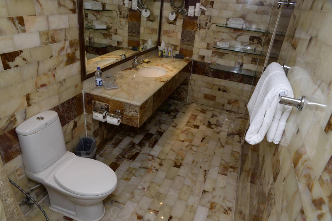 Our deluxe king guest bathroom has Acca Cappa amenities with hot and cold water available.