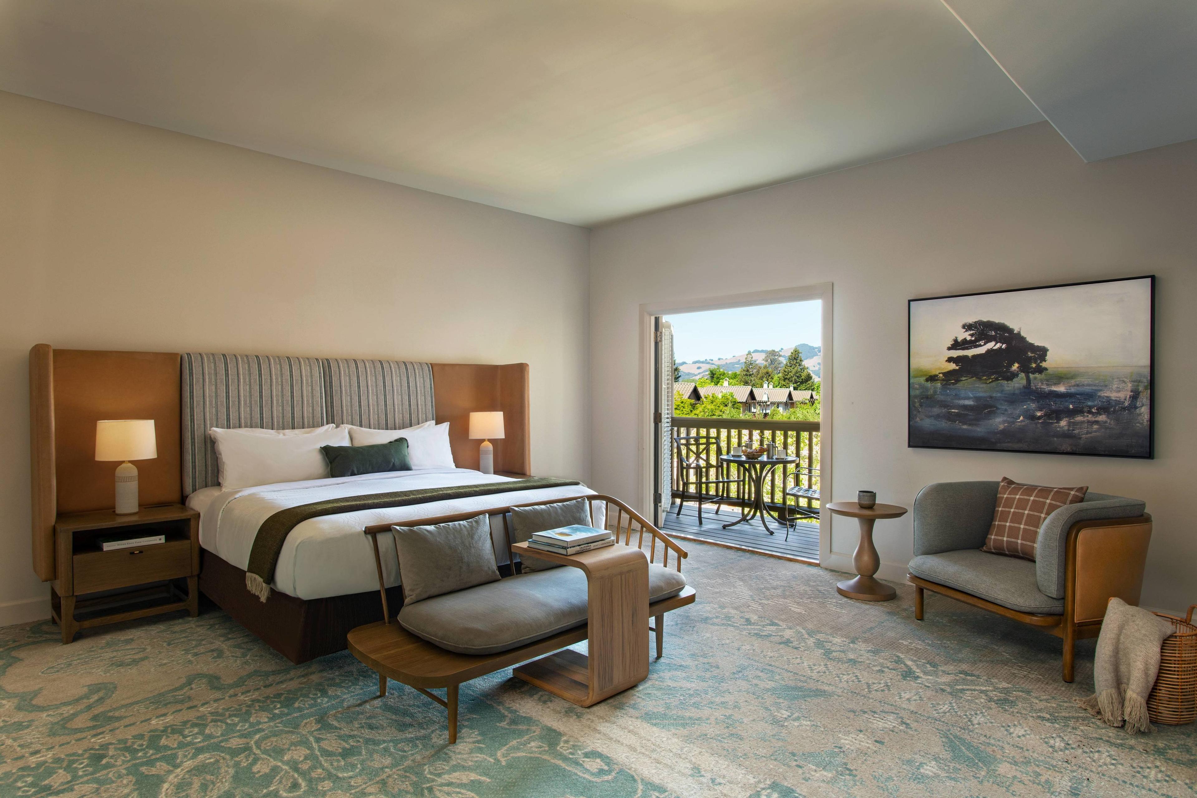 Located in the main building, our lodge premier suites feature an elegant, expansive bedroom and a stylish living room with a fireplace, wet bar, and sofa bed.