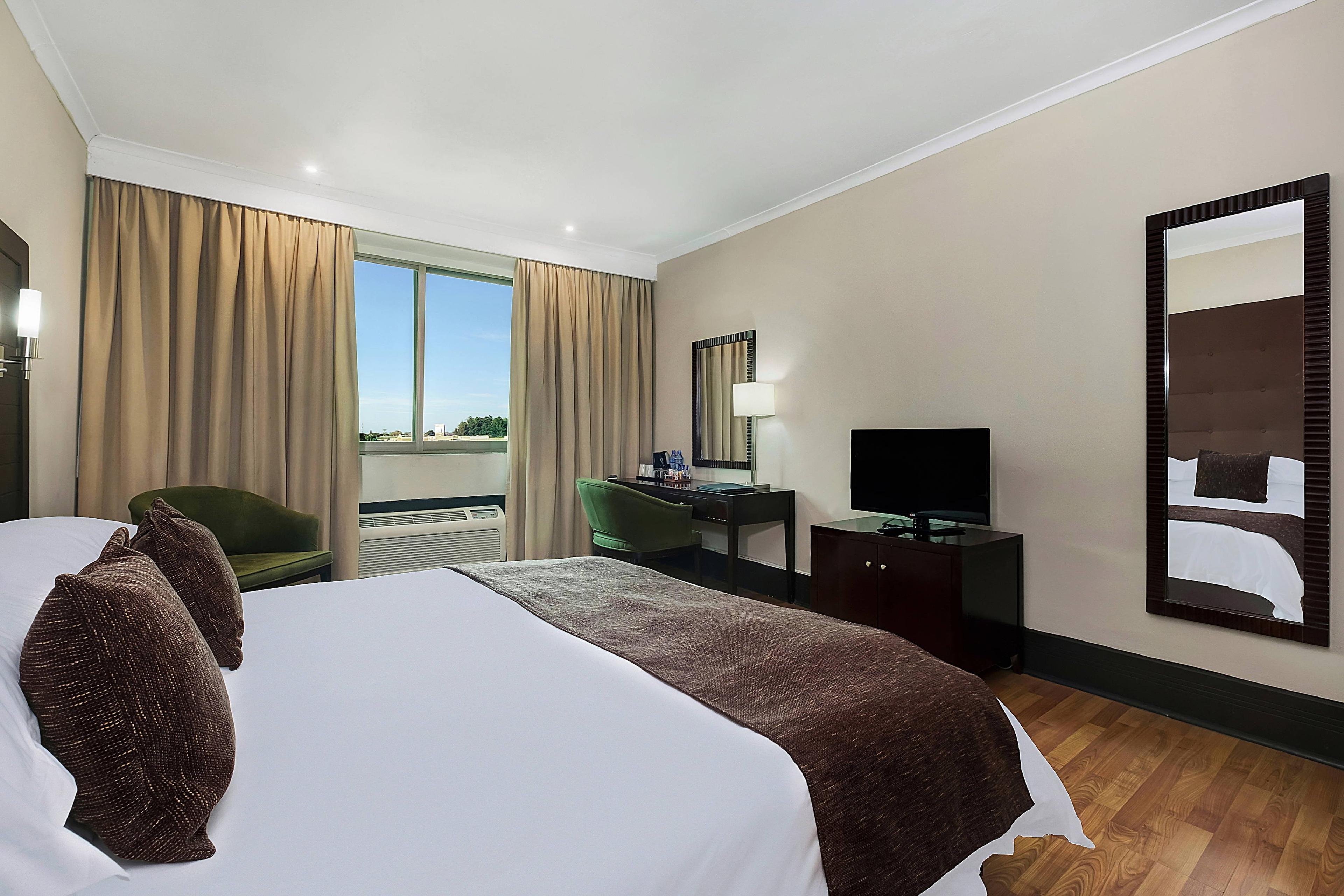 Our 84 Standard double king rooms boast luxury and convenience. All rooms feature beautiful wooden floors and furniture and energy efficient air conditioners.