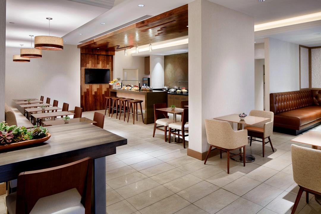 The M Club Lounge is available for use on our first level for Platinum and Gold Marriott Rewards Travelers. Non-reward members will have the opportunity to upgrade their hotel room package to include the M Club benefits