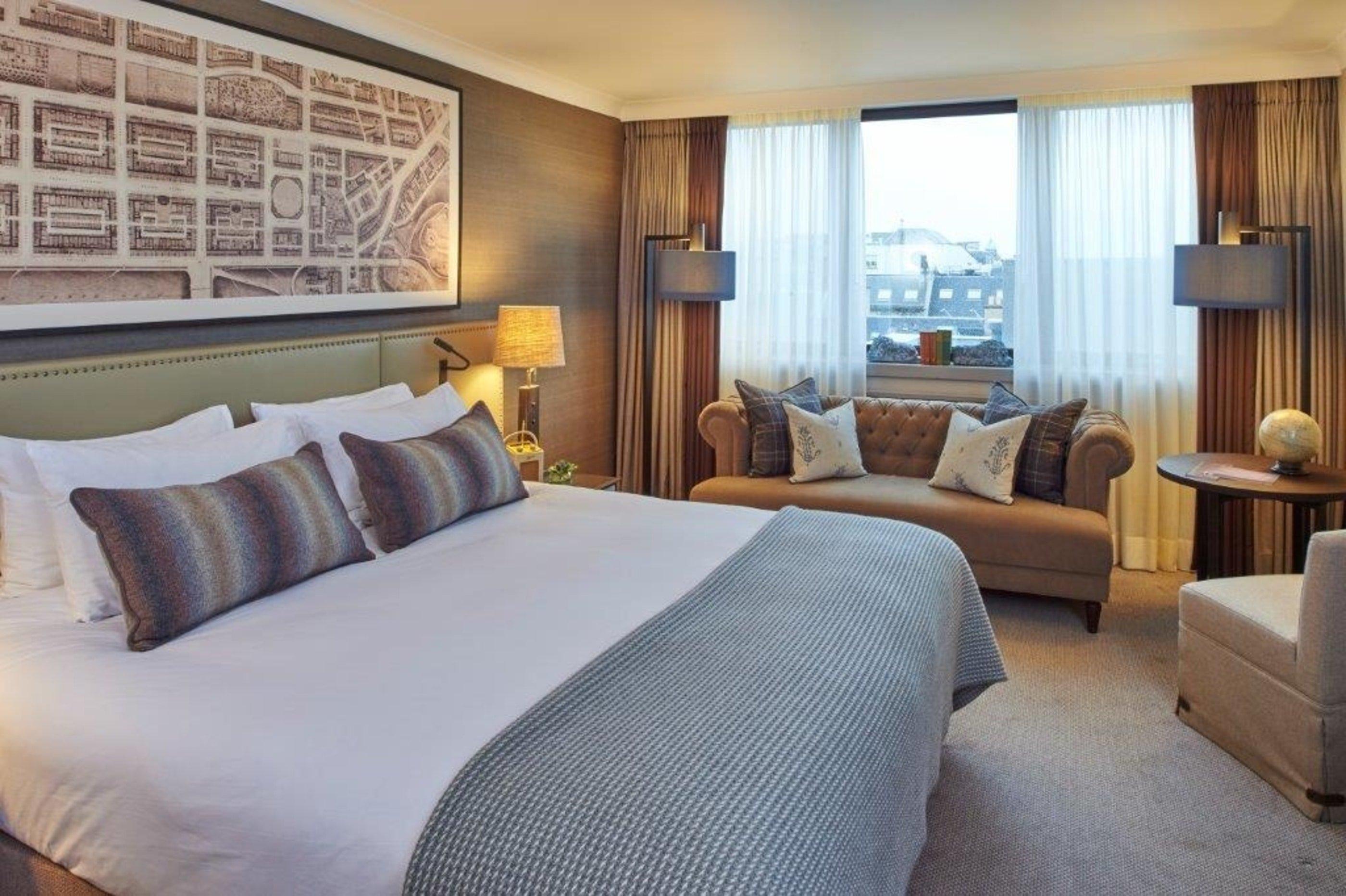 Deluxe rooms have king size beds with generous amounts of space.