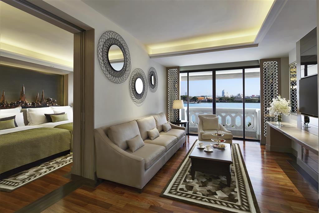 Two Bedroom Chao Phraya River View Suite living room