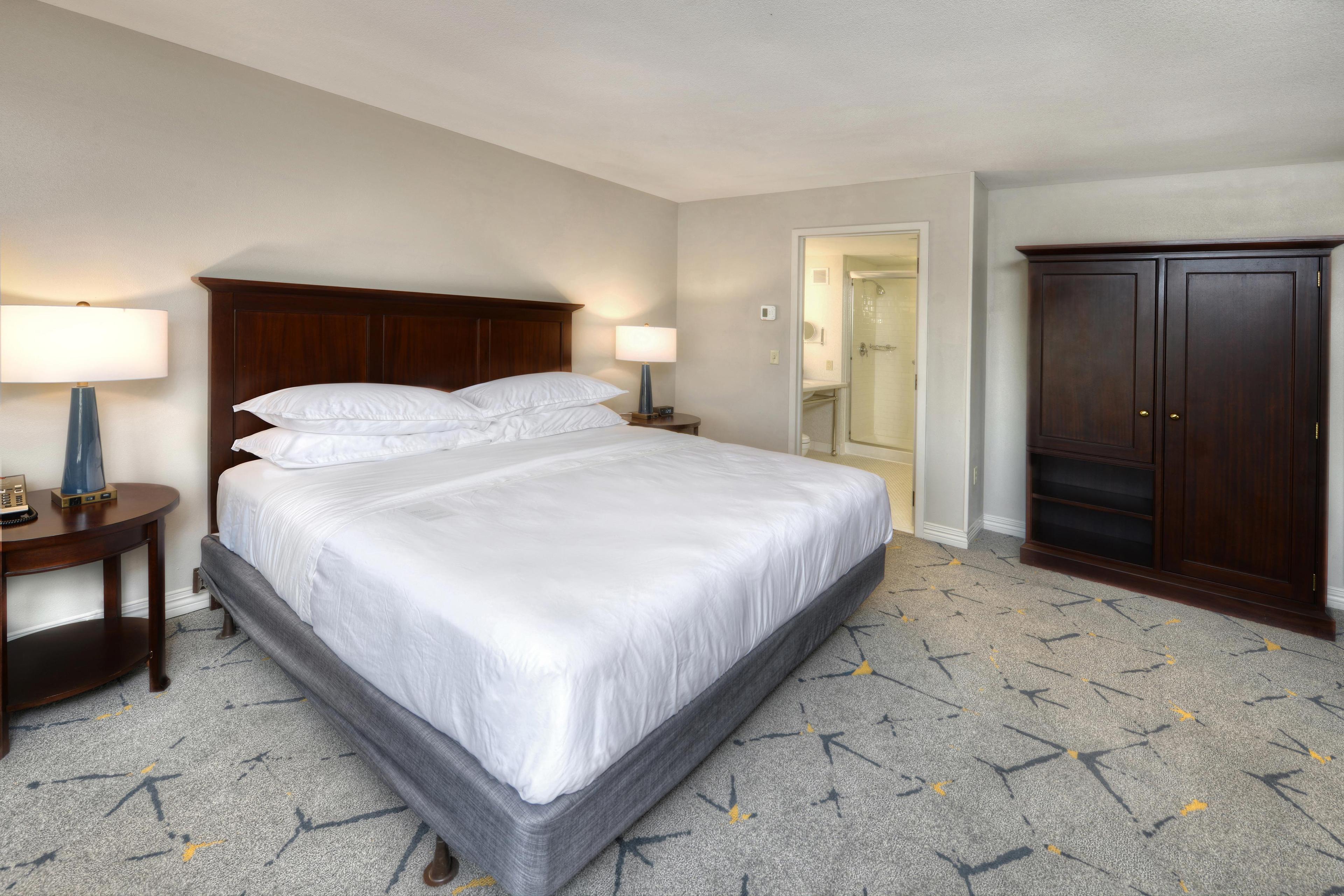 The Sheraton BWI's extra-large king bedded guestrooms gives you plenty of room to relax after a long day.