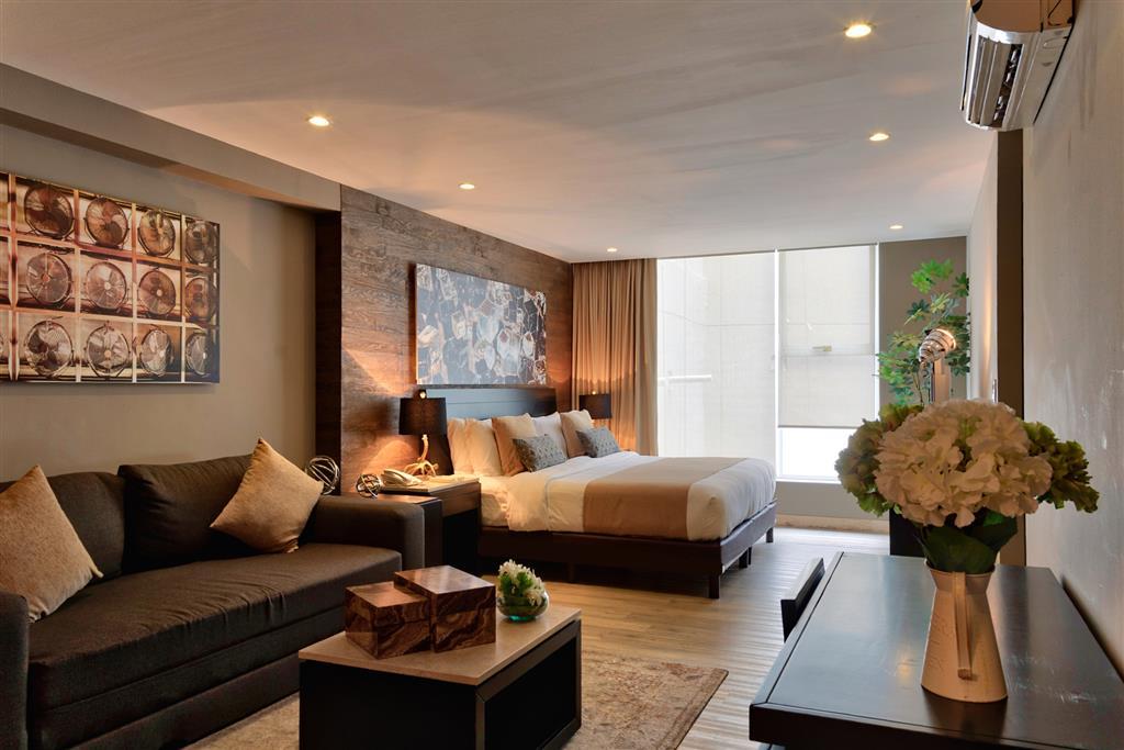 De Luxe Bedroom and Living Room