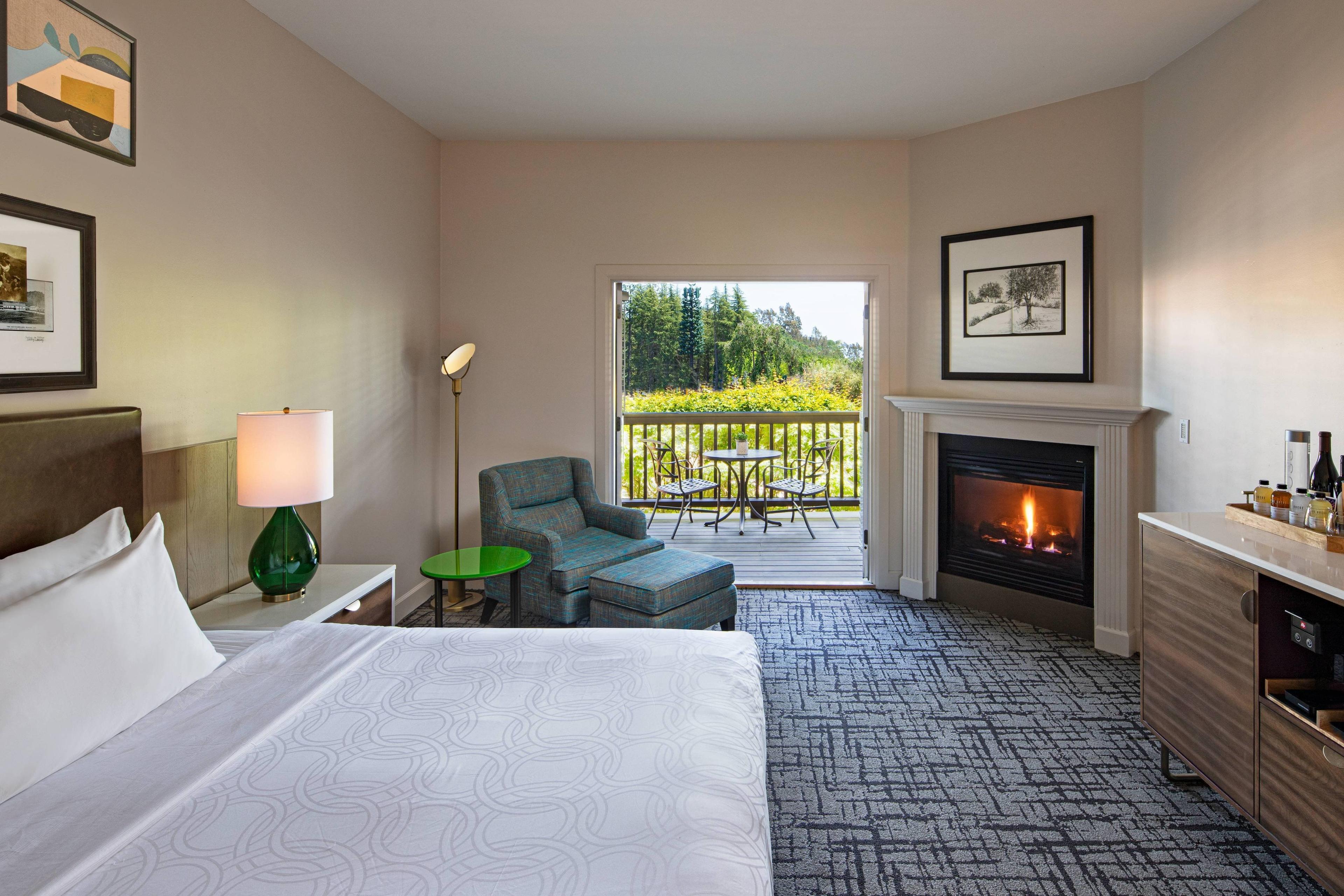 With this premier room’s views of the resort, lush landscape or pool, you’ll want to get outside and have coffee in the warm Sonoma sun — a great start to another memorable day.