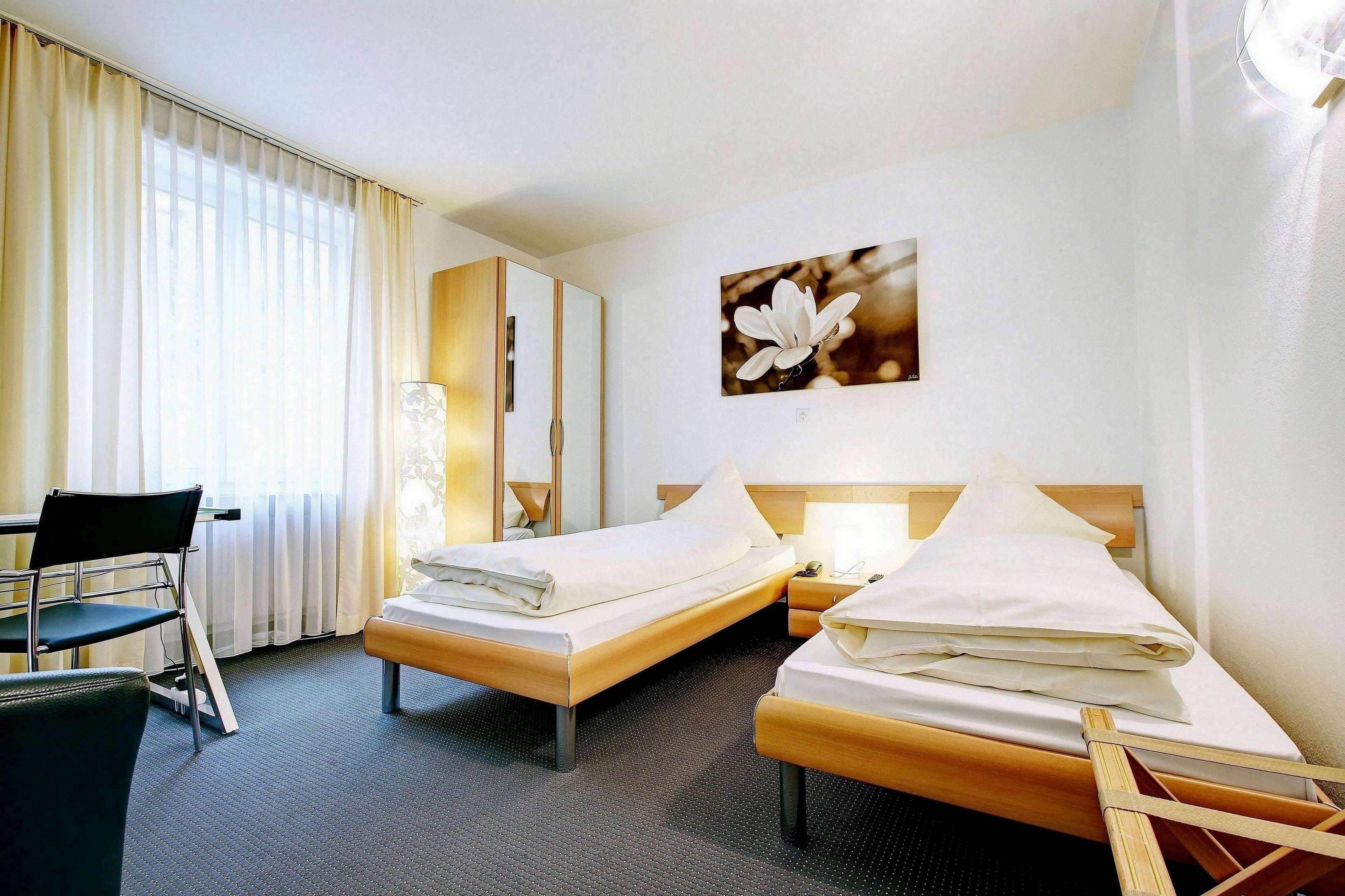 Our twin rooms 22 sqm are equipped with a direct dial telephone, cable TV, a safe, free Wi-Fi and a hairdryer.
