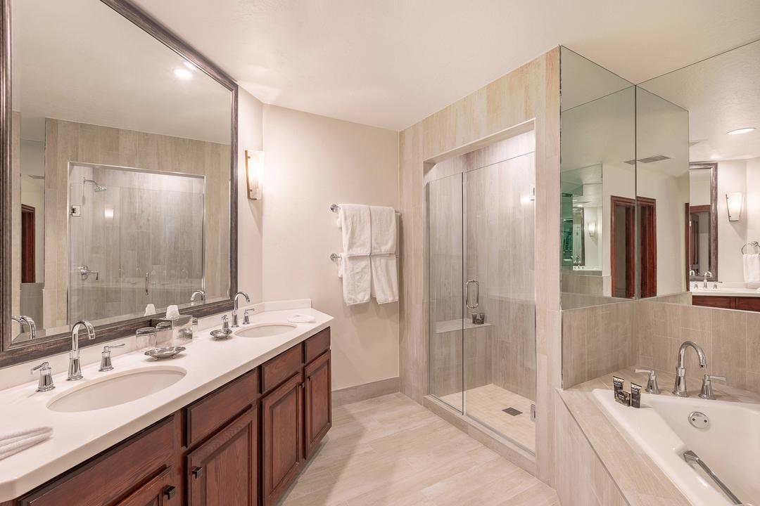 Settle into luxury and relaxation in the bathroom of your Kessler Suite. This spacious bathroom inspires mountain-chic design and is well-lit for a seamless morning and nightly routine.