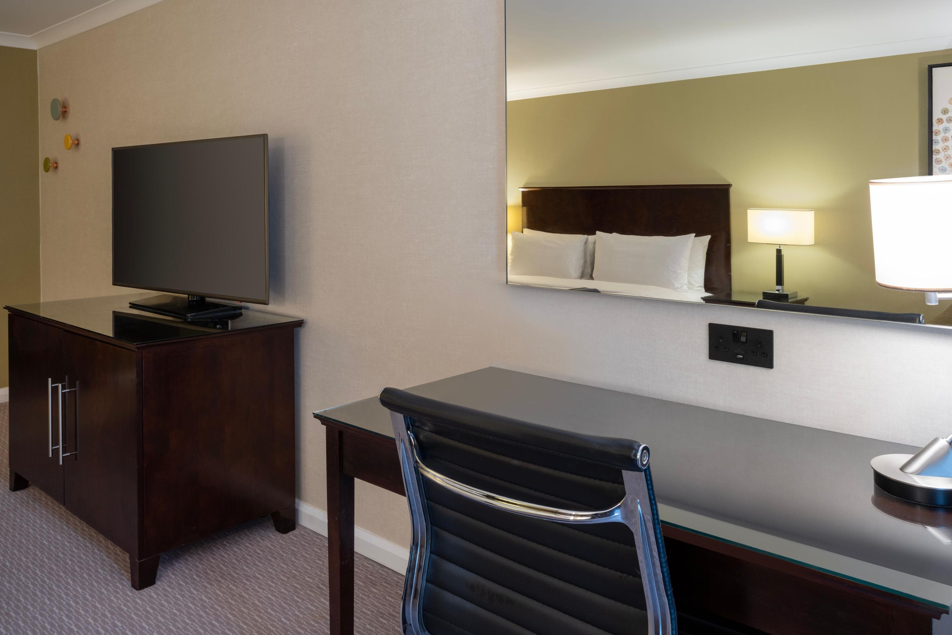 Make yourself at home in spacious accommodation with thoughtful details including pillowtop bedding, flat-screen TVs, high-speed Wi-Fi and bedside USB charging.