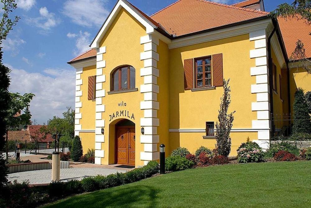 Hotel Akademie A Depandance Vila Jarmila in Velke Bilovice, Czechia