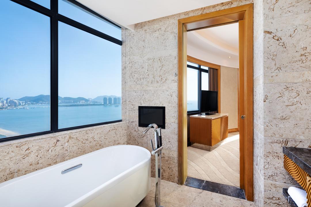 Family Ocean Suite have two bedroom, feature two king bed, two flat-panel TV, well-lit work desk, free bottled water, mini-bar, and high-speed Internet access. You can admire the ocean view and urban landscpaeand from the bathtub.