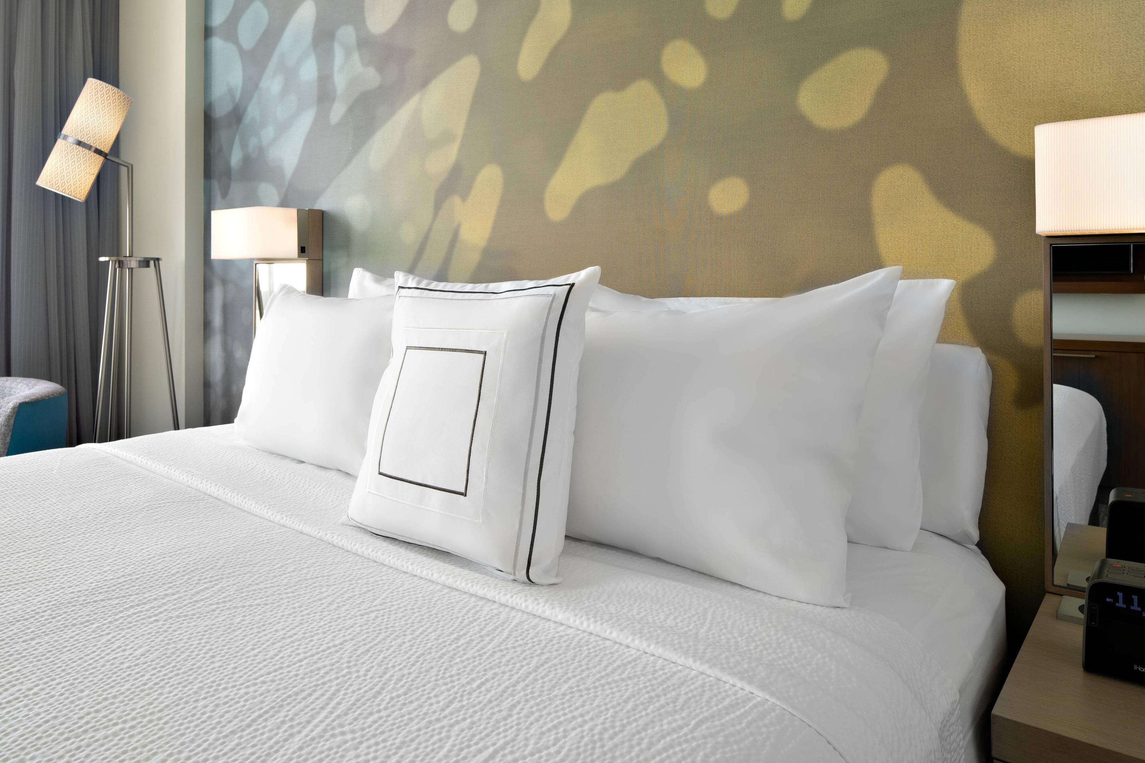 Our king rooms offer a comfortable bed topped with luxurious linens and plenty of fluffy pillows.