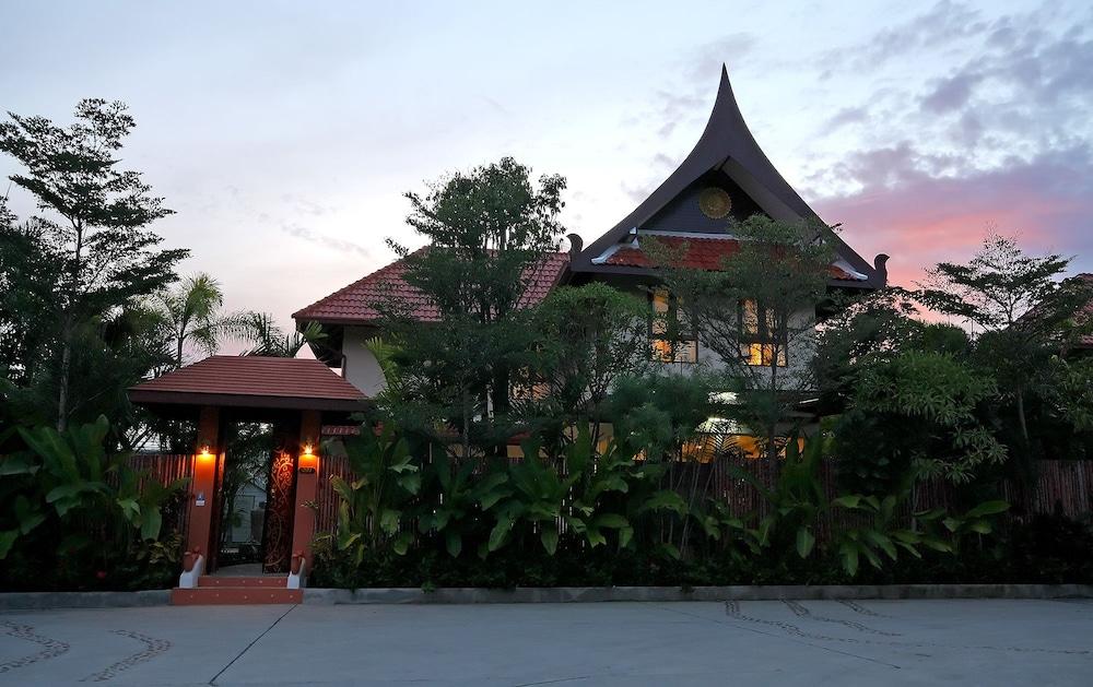 Thai Thani Pool Villa Resort in Bang Lamung, Thailand