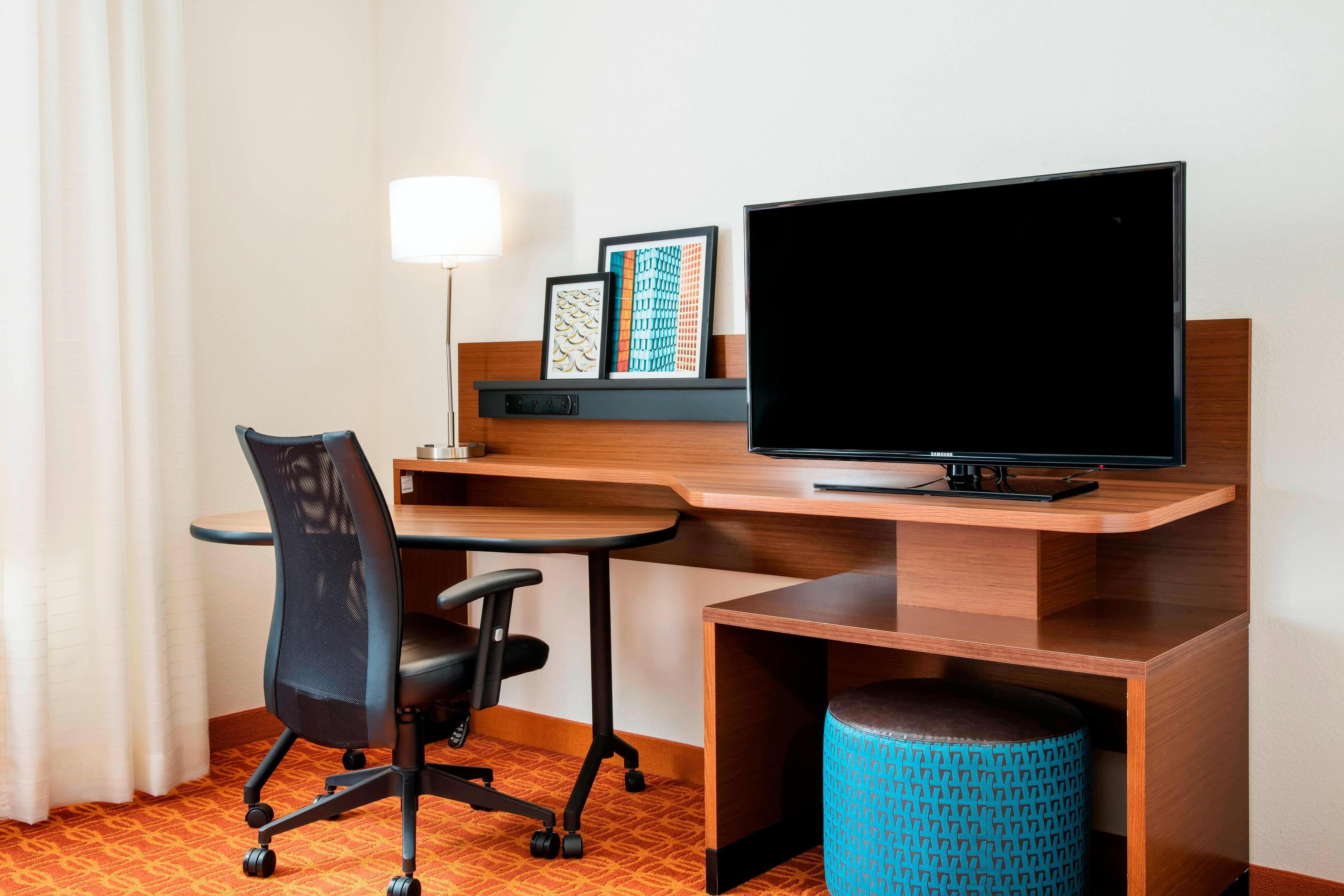 Switch up business as usual with the help of our ergonomic workstations and free high-speed Wi-Fi. Then decompress with a movie on our flat-panel TVs.
