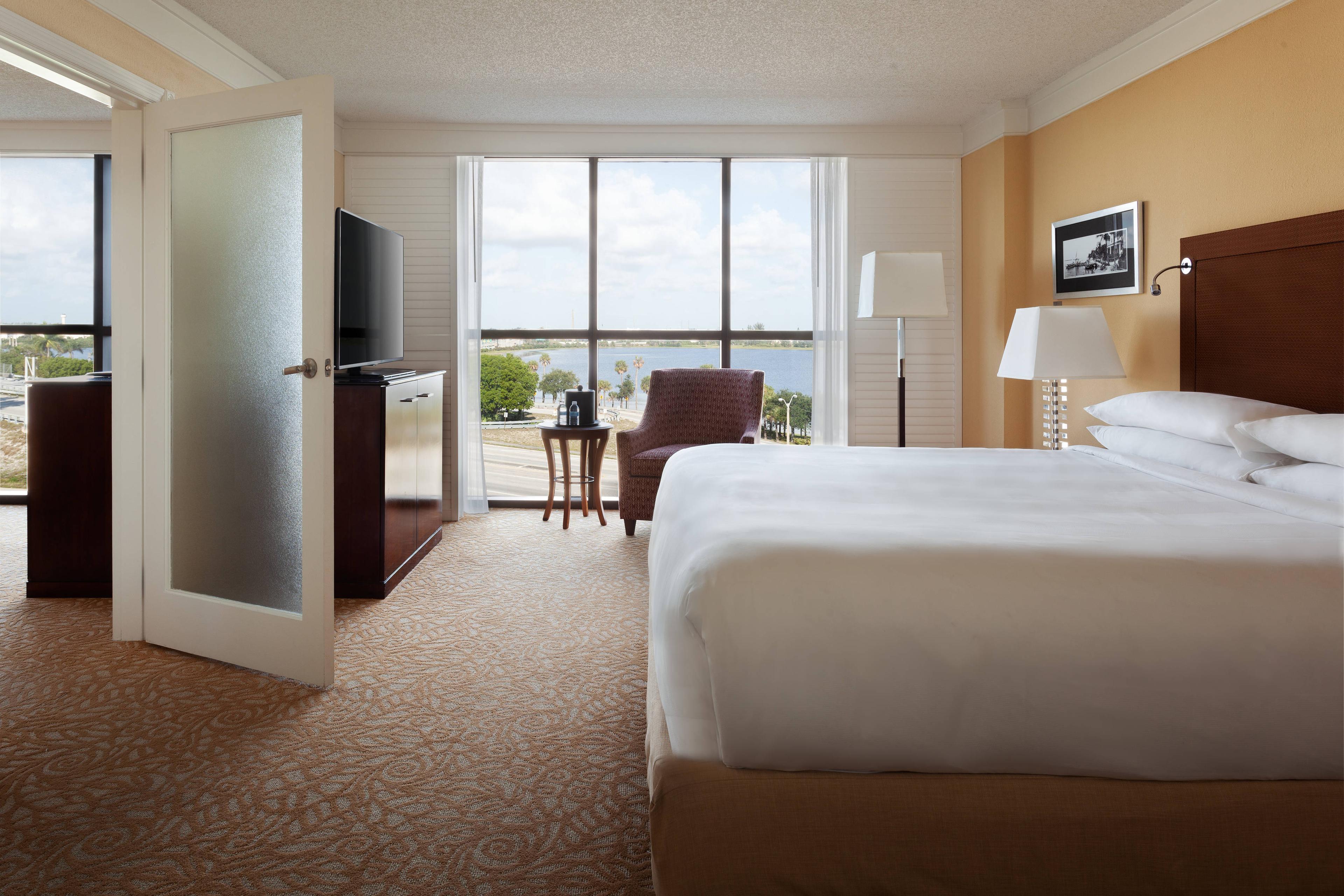Each of our West Palm Beach hotel suites is equipped with a private bedroom, king bed and stunning views of the lake.