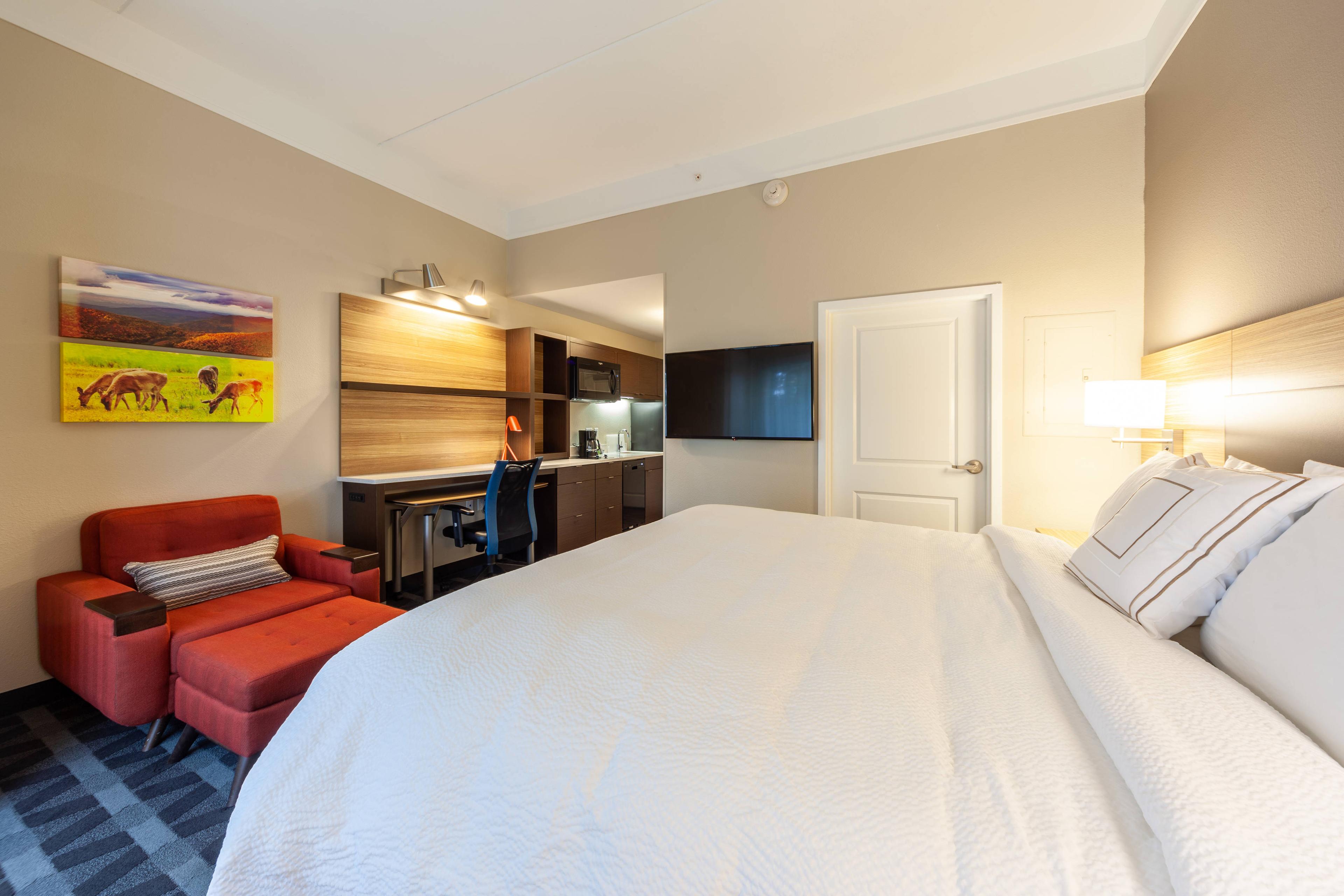 Our king studio offers a large open floor plan and is equipped with a 49-inch flat-screen TV, fully equipped kitchen