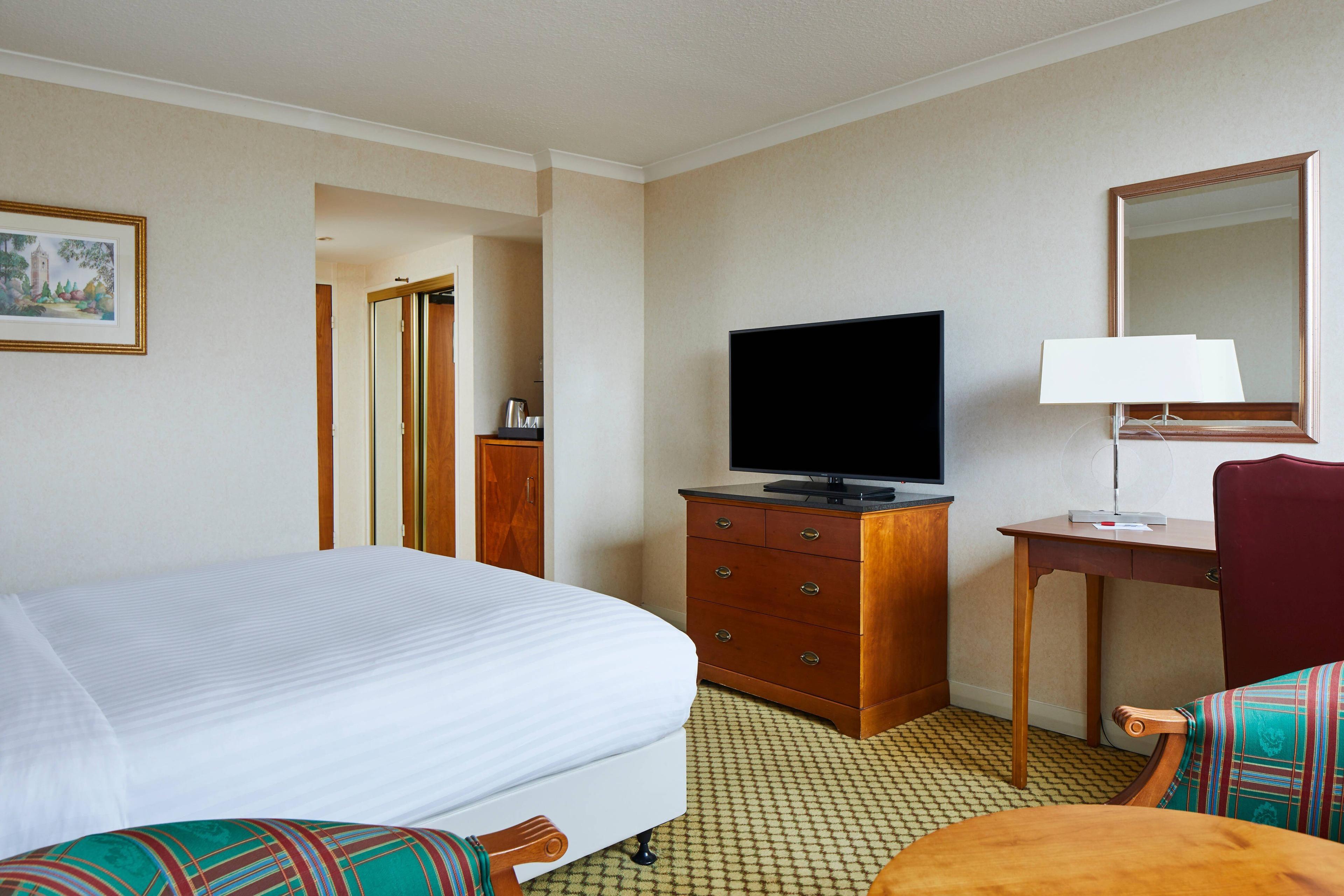 Enjoy our charming double deluxe guest room with a comfortable double bed plus a sitting area.